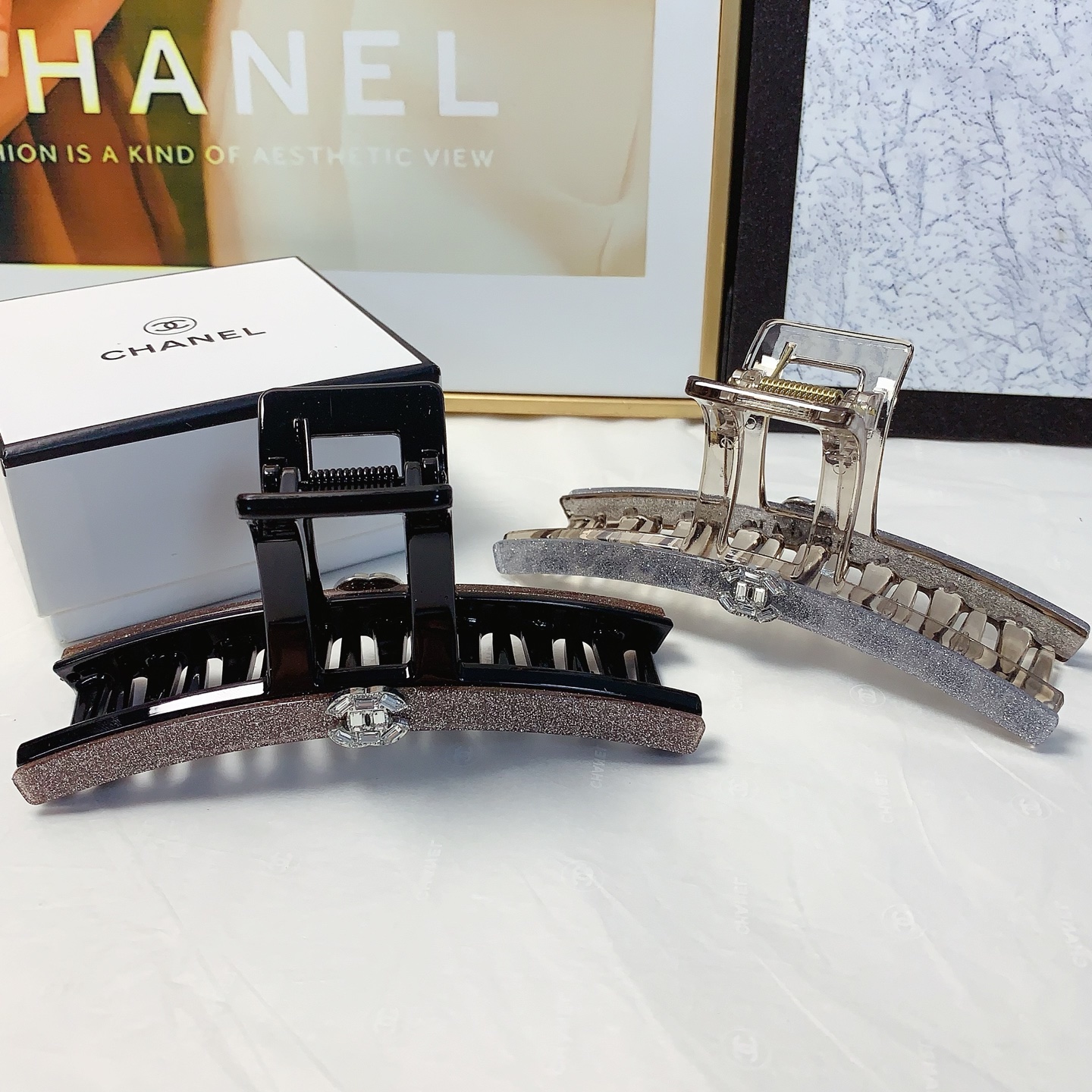 Chanel pequeño Chanel pinza para el cabello Chanel, pinza de acrílico con cristales checos, elegante y versátil, pequeñ…