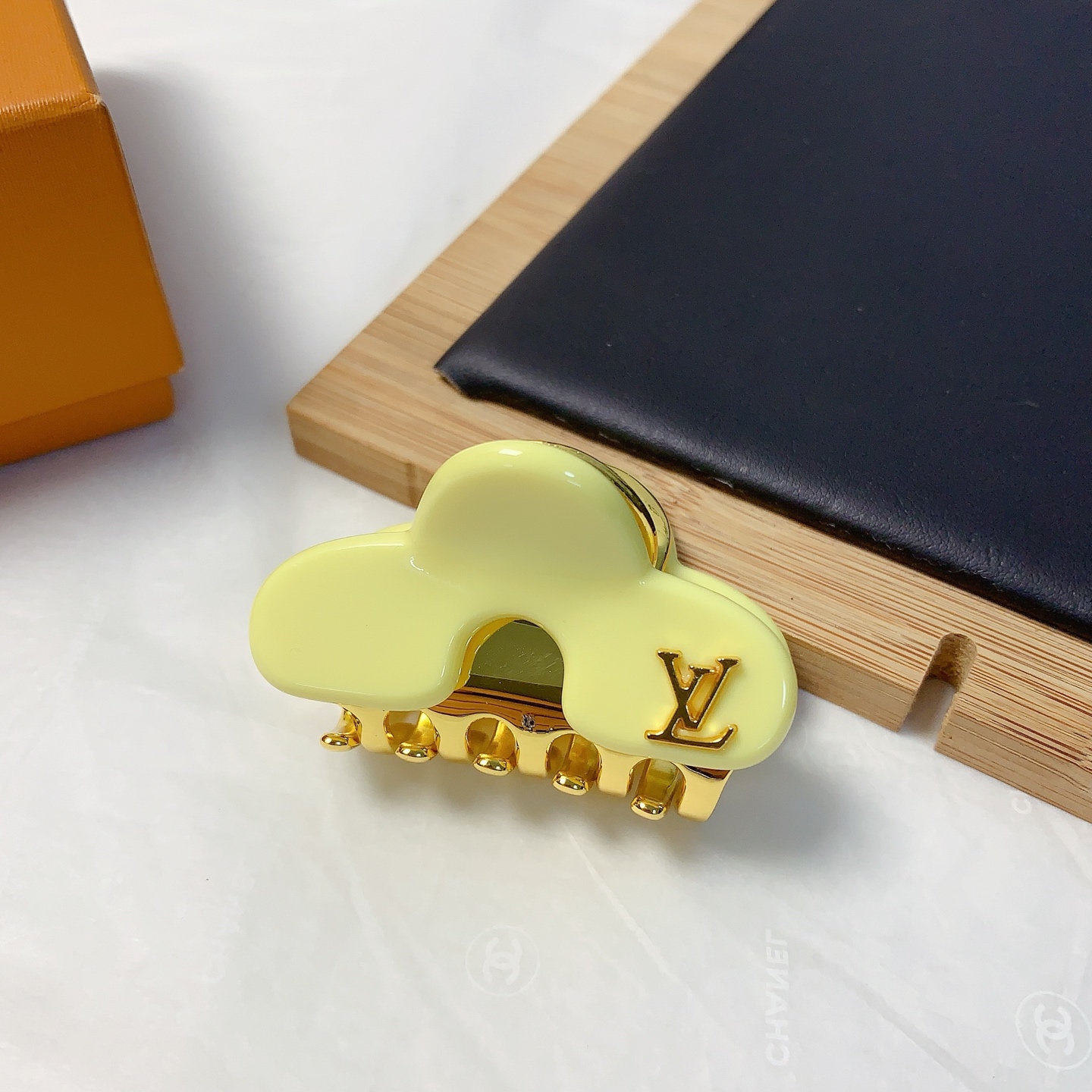 High-Quality Cloud Metal Grabs by HH240 LV Louis Verden – Donkey Dealer Summary - 图片 9