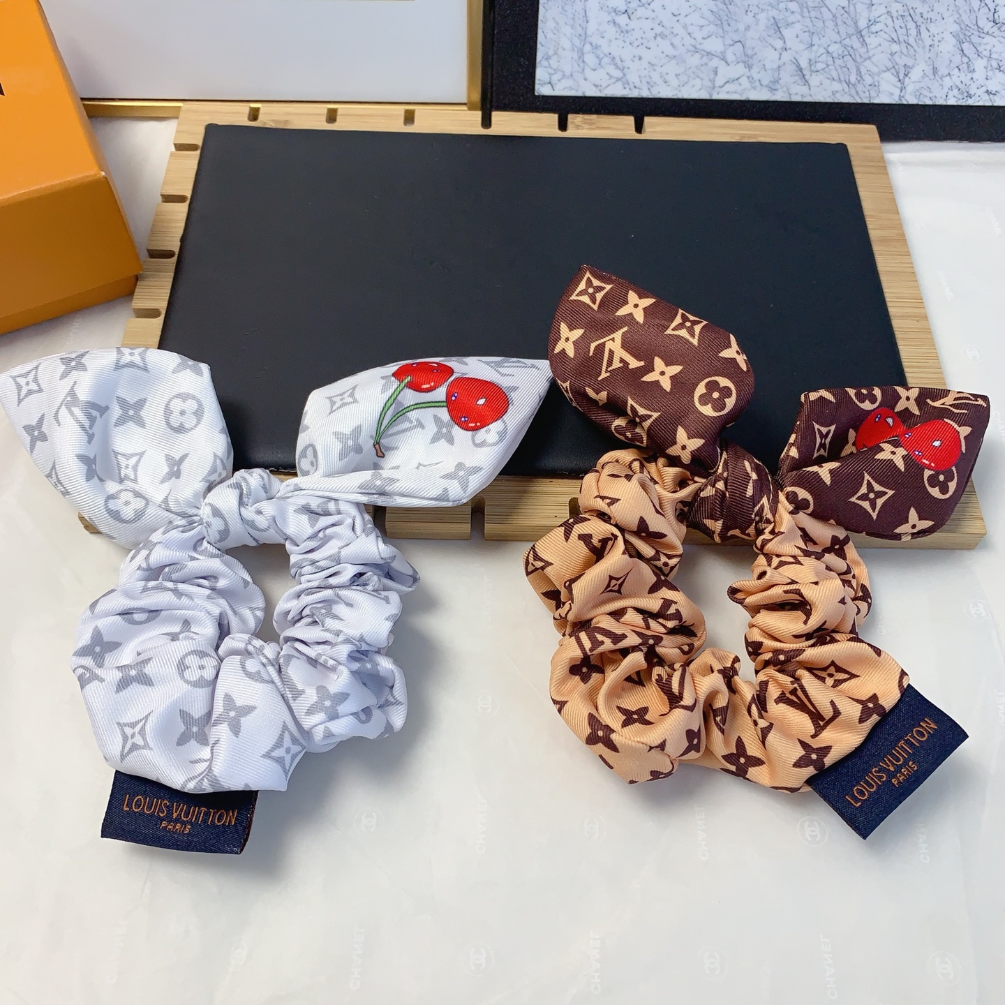  lv路易威登
驴牌发圈
兔耳朵车厘子皮筋春夏爆款 皮筋发圈大肠圈 气质百搭小仙女必入单品 宝藏款 闭眼