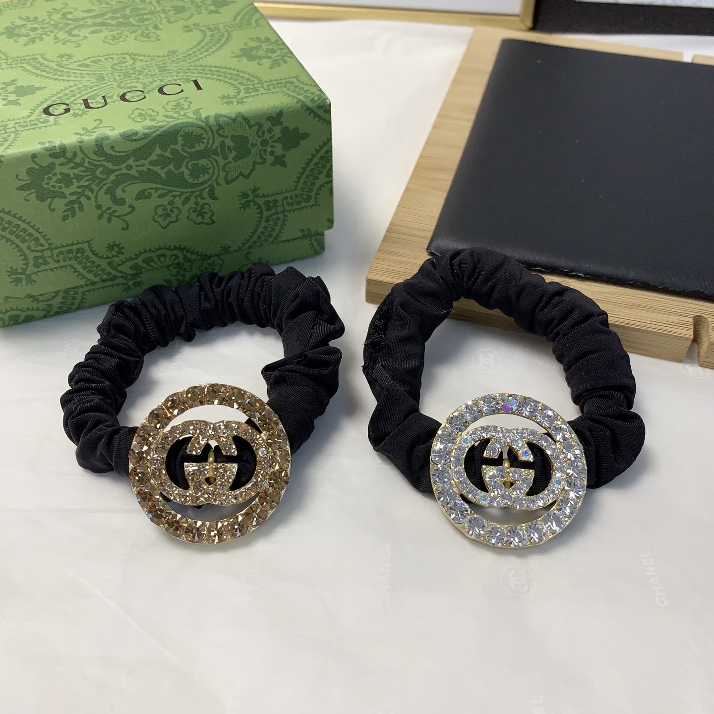  皮筋集合
Dior迪奥
Gucci古驰
chanel小香
LV路易威登
捷克钻logo皮筋发圈日常精致