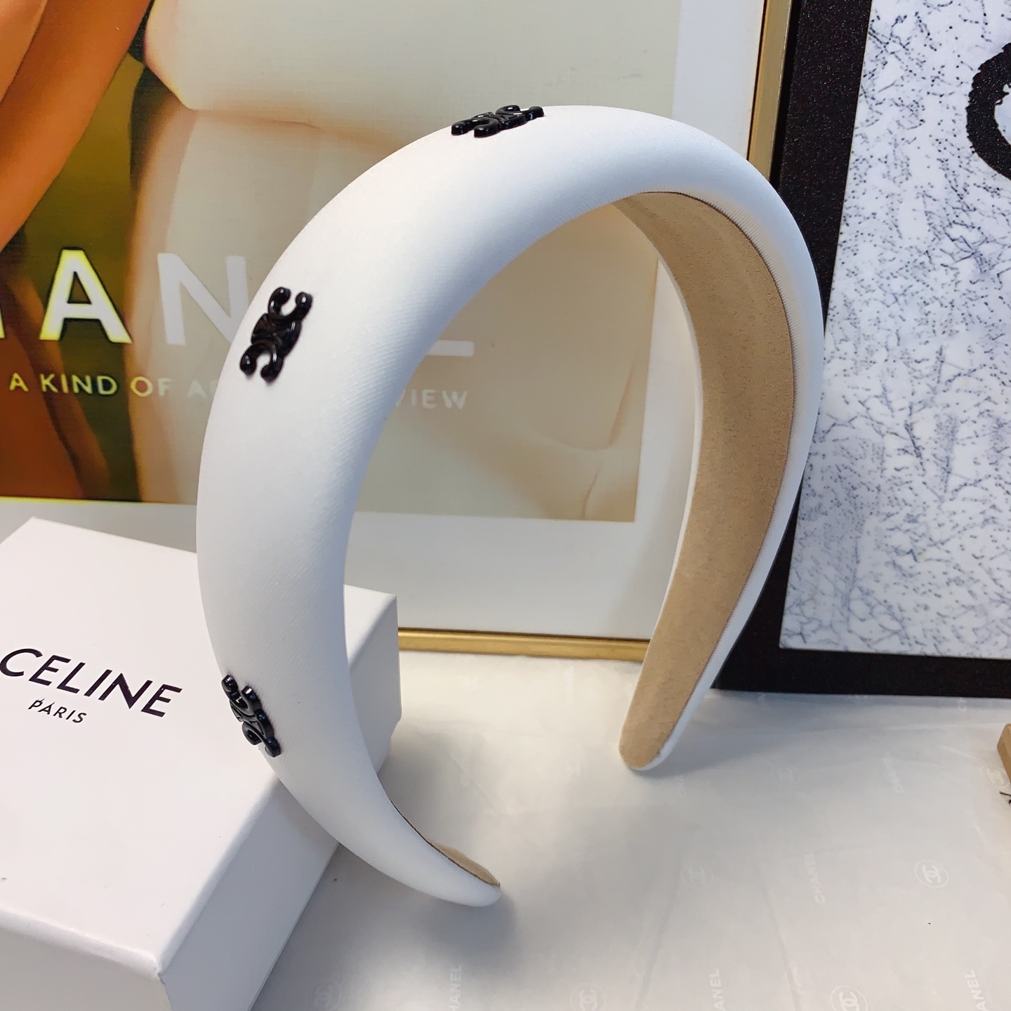  celine赛琳
赛琳发箍
凯旋门logo欧美时尚风发箍气质百搭小仙女必入单品名媛风十足～宝藏款 闭眼