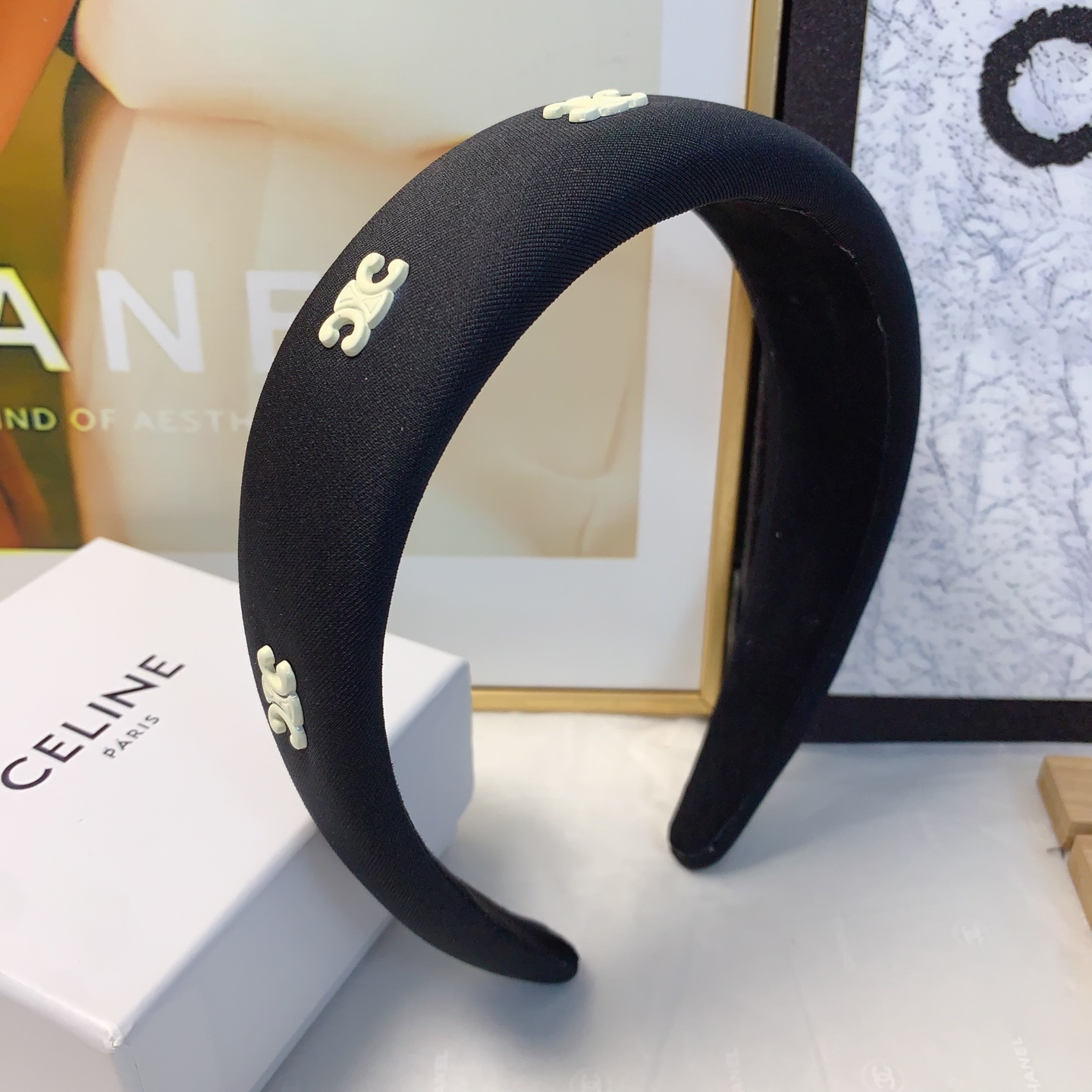  celine赛琳
赛琳发箍
凯旋门logo欧美时尚风发箍气质百搭小仙女必入单品名媛风十足～宝藏款 闭眼