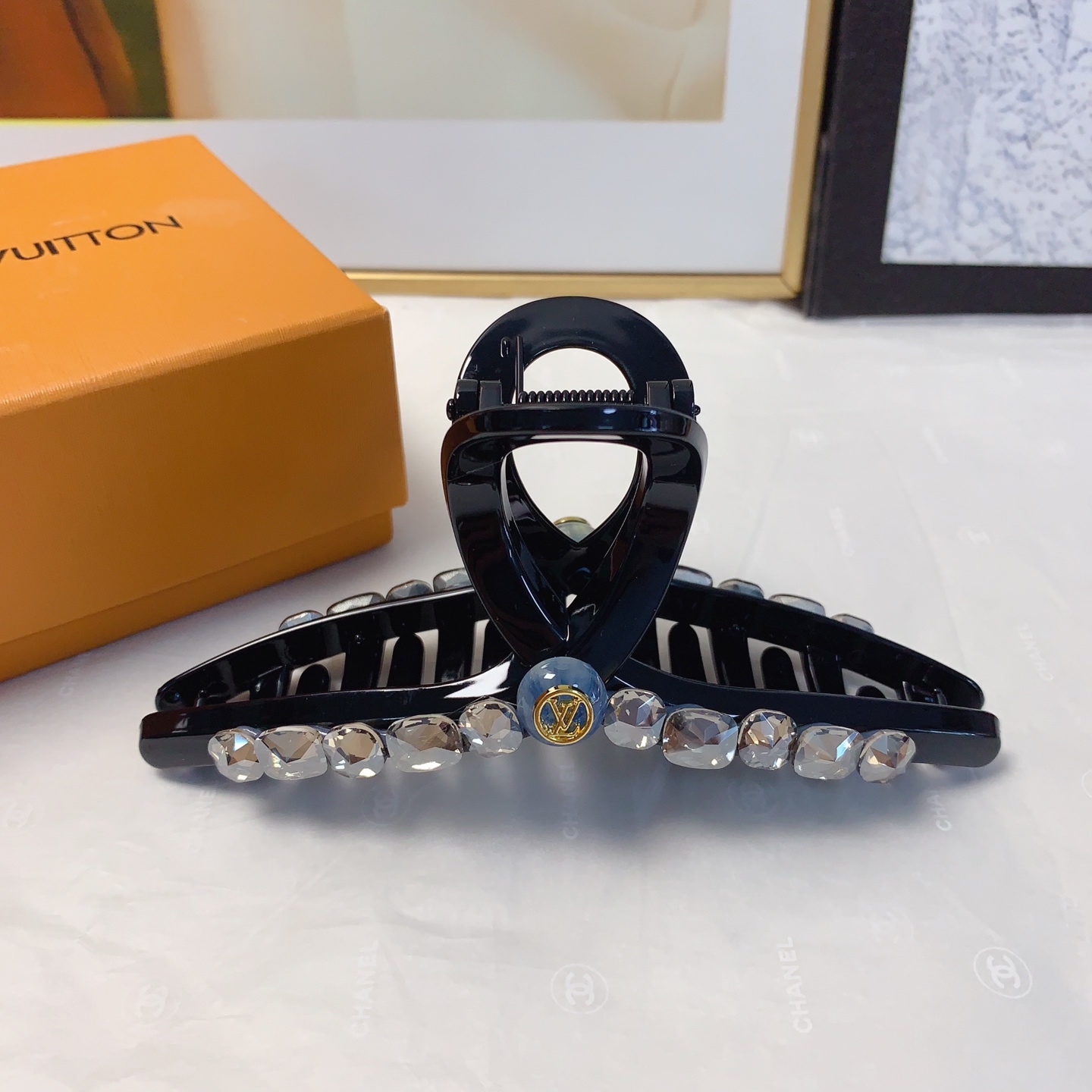  LV路易威登
驴牌抓夹
捷克钻logo抓夹气质百搭日常精致小单品 小仙女必入单品 宝藏款 闭眼入🥰推荐