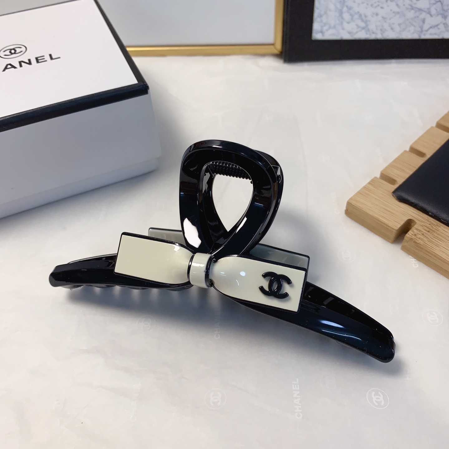  chanel小香
chanel抓夹
醋酸蝴蝶结抓夹气质百搭日常精致小单品 小仙女必入单品 宝藏款 闭眼