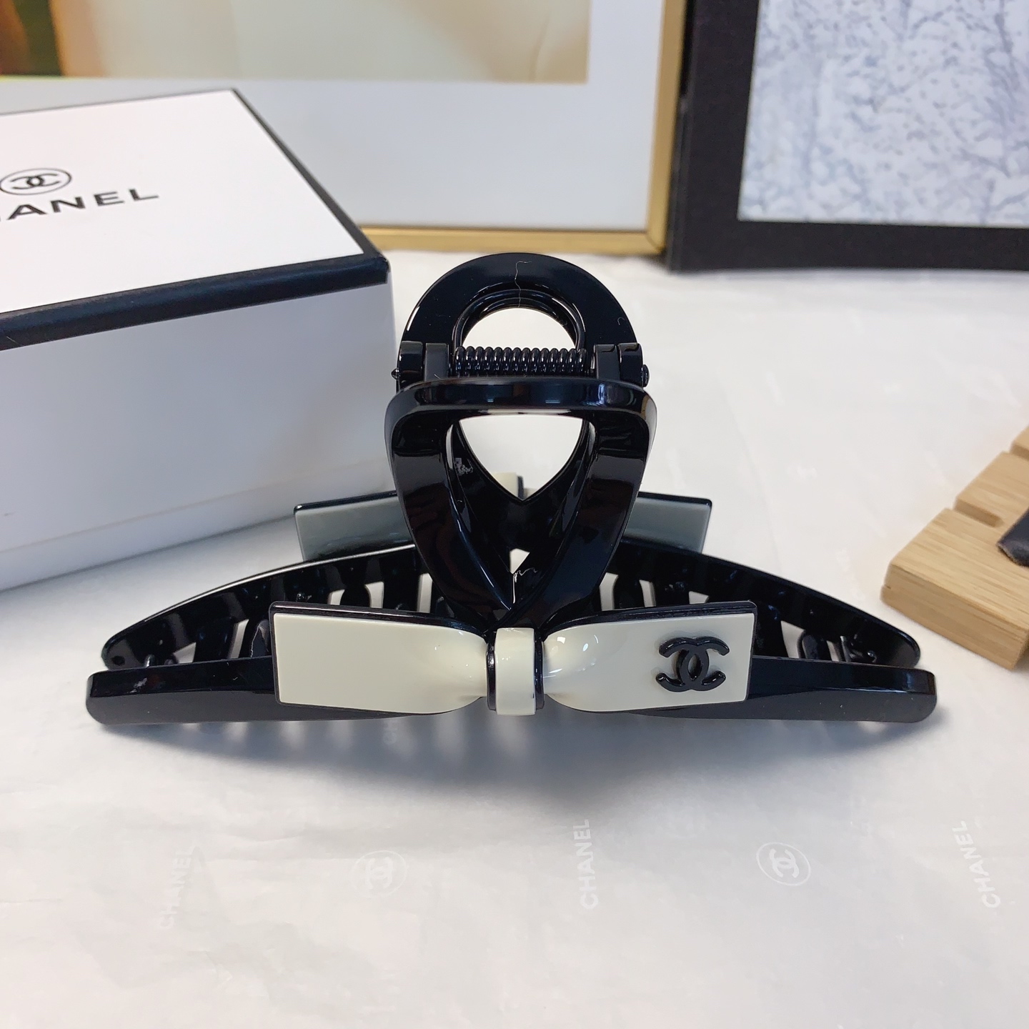  chanel小香
chanel抓夹
醋酸蝴蝶结抓夹气质百搭日常精致小单品 小仙女必入单品 宝藏款 闭眼