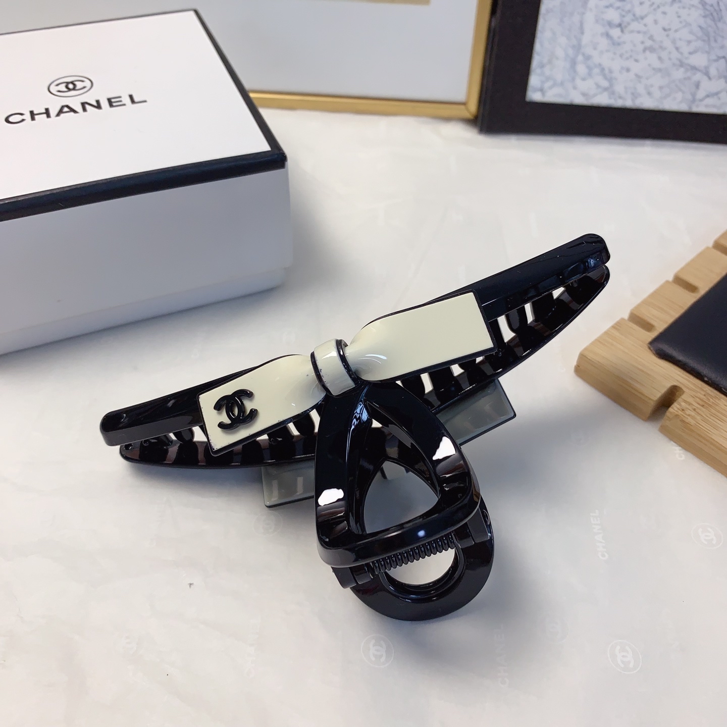  chanel小香
chanel抓夹
醋酸蝴蝶结抓夹气质百搭日常精致小单品 小仙女必入单品 宝藏款 闭眼