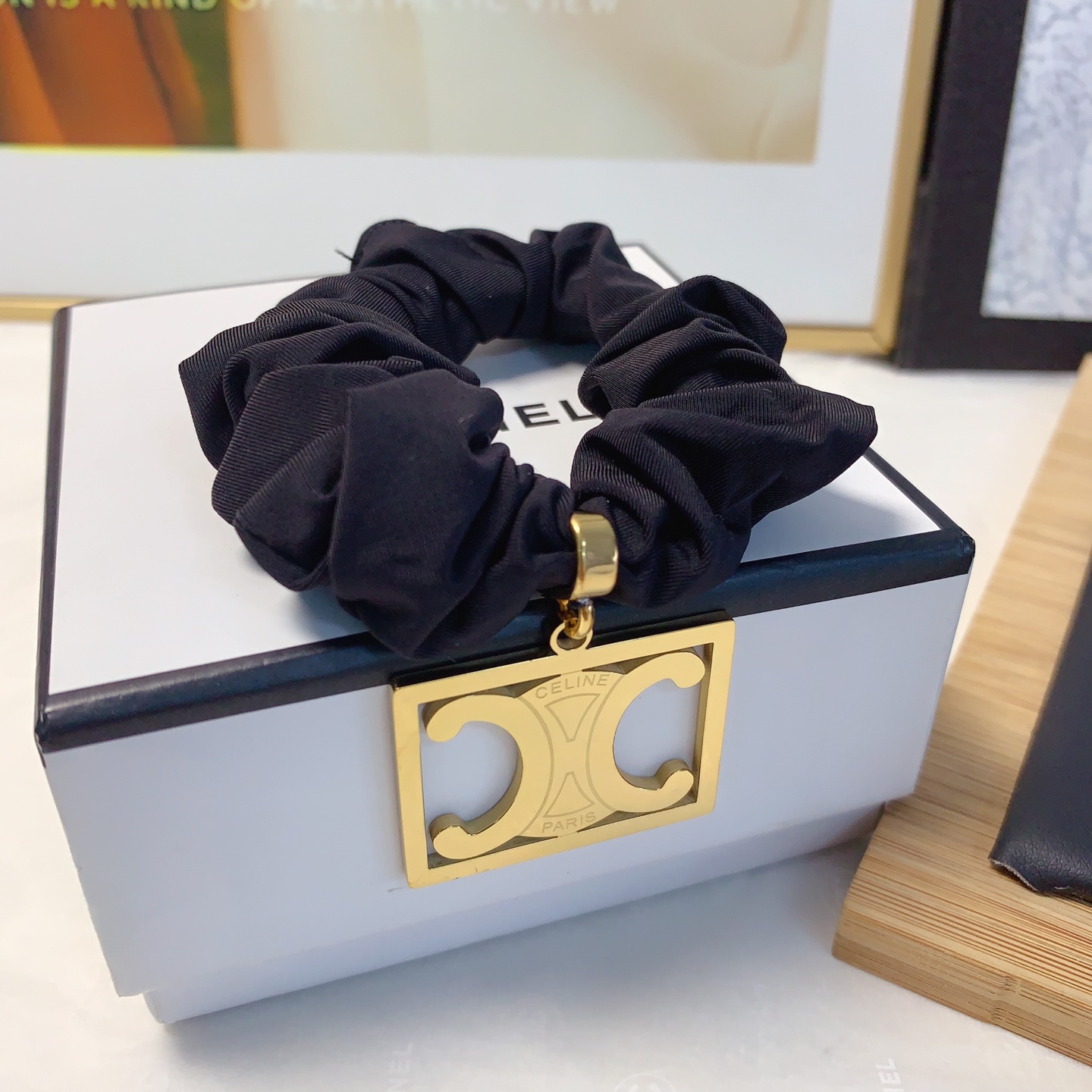  chanel小香
celine赛琳
Dior迪奥皮筋
钛钢吊牌logo皮筋发圈日常精致小单品 气质百搭