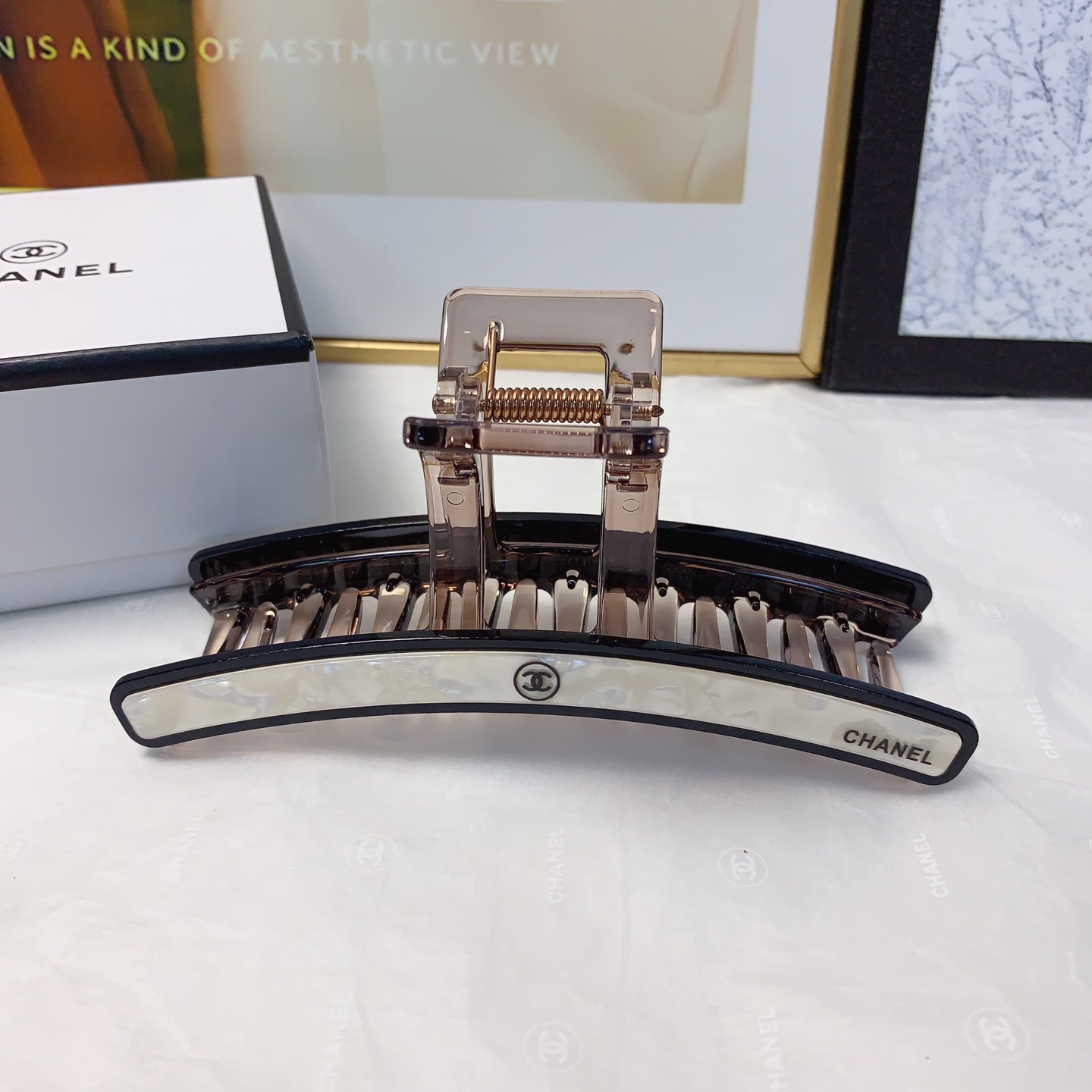  chanel小香
miumiu缪缪
醋酸抓夹气质百搭日常精致小单品 小仙女必入单品 宝藏款 闭眼入🥰推