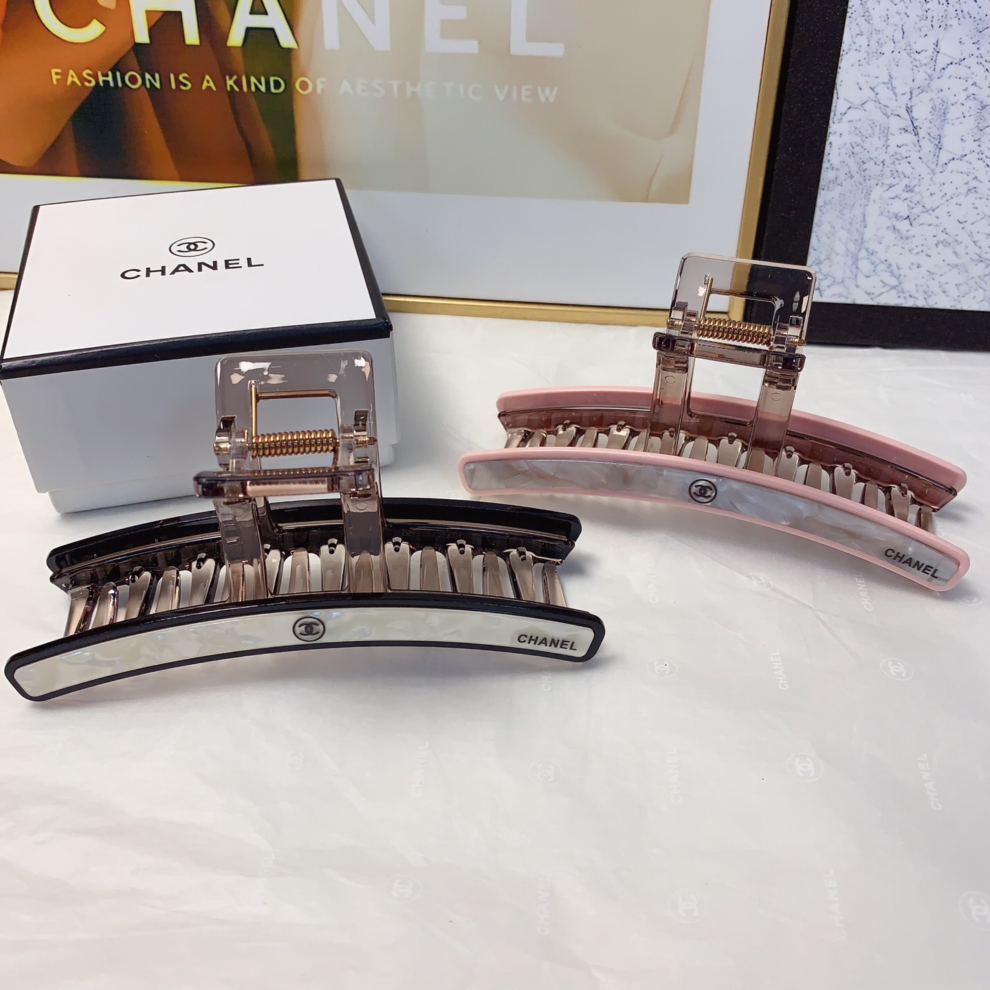  chanel小香
miumiu缪缪
醋酸抓夹气质百搭日常精致小单品 小仙女必入单品 宝藏款 闭眼入🥰推