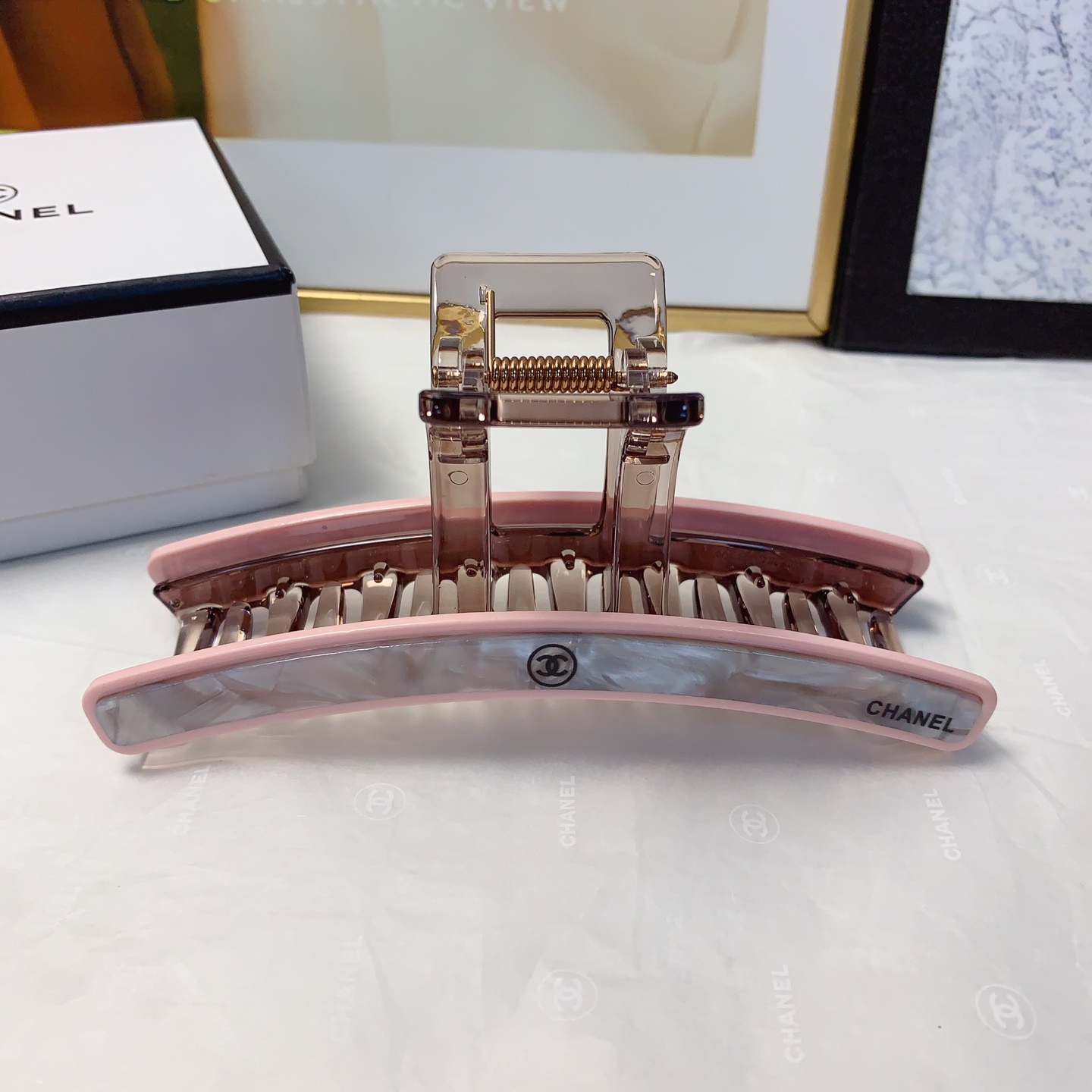  chanel小香
miumiu缪缪
醋酸抓夹气质百搭日常精致小单品 小仙女必入单品 宝藏款 闭眼入🥰推