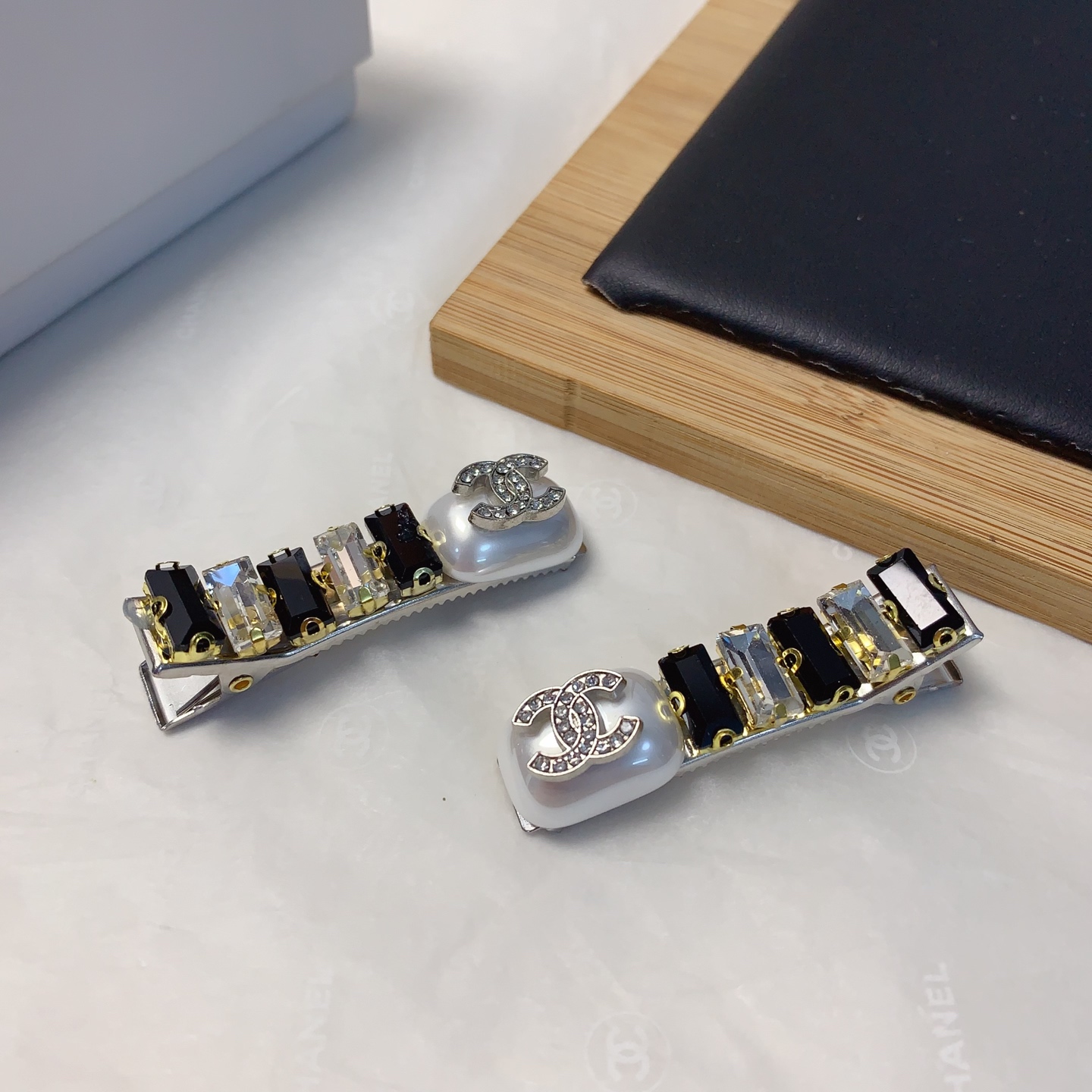  chanel小香
YSL圣罗兰
celine赛琳
方形捷克钻珍珠logo压夹边夹日常精致小单品 气质百