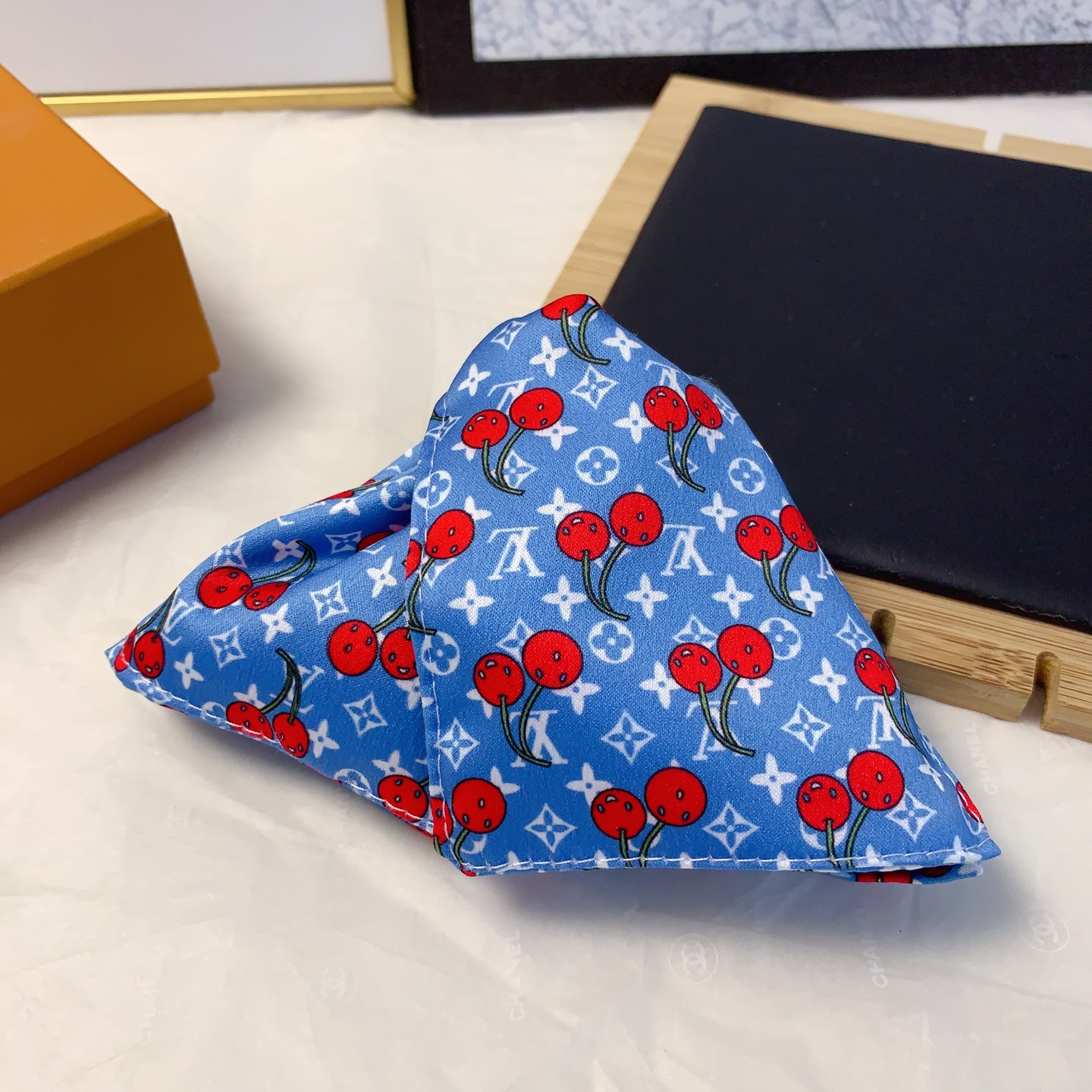  LV路易威登
驴牌抓夹
车厘子三角形抓夹气质百搭日常精致小单品 小仙女必入单品 宝藏款 闭眼入🥰推荐款