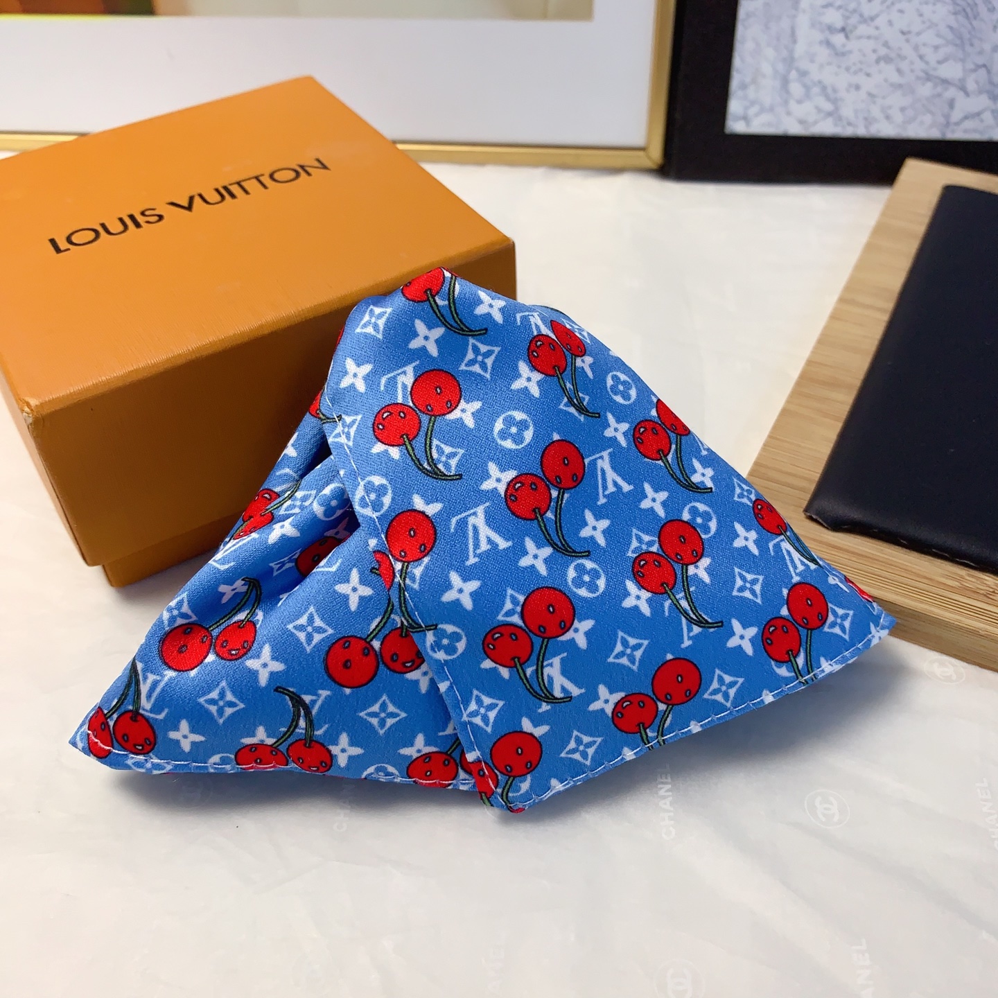  LV路易威登
驴牌抓夹
车厘子三角形抓夹气质百搭日常精致小单品 小仙女必入单品 宝藏款 闭眼入🥰推荐款