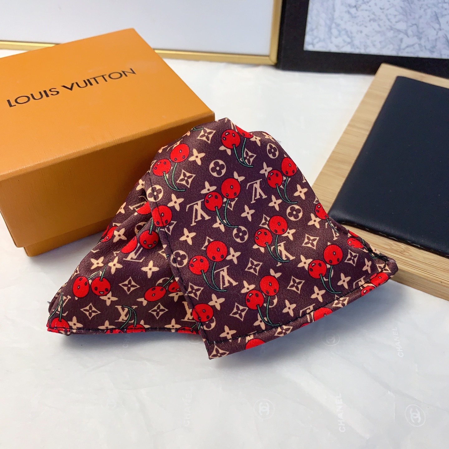  LV路易威登
驴牌抓夹
车厘子三角形抓夹气质百搭日常精致小单品 小仙女必入单品 宝藏款 闭眼入🥰推荐款