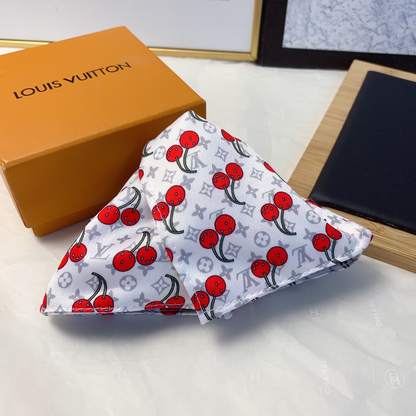  LV路易威登
驴牌抓夹
车厘子三角形抓夹气质百搭日常精致小单品 小仙女必入单品 宝藏款 闭眼入🥰推荐款