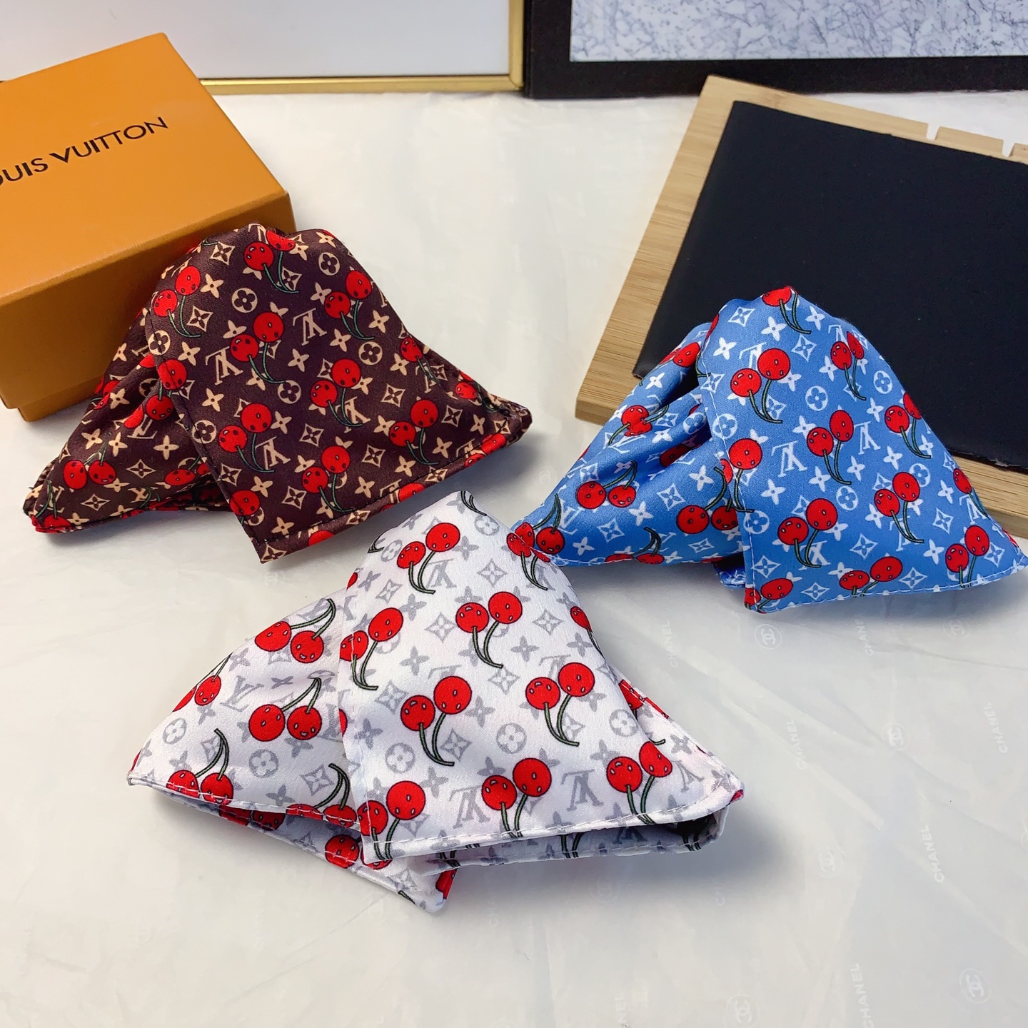  LV路易威登
驴牌抓夹
车厘子三角形抓夹气质百搭日常精致小单品 小仙女必入单品 宝藏款 闭眼入🥰推荐款