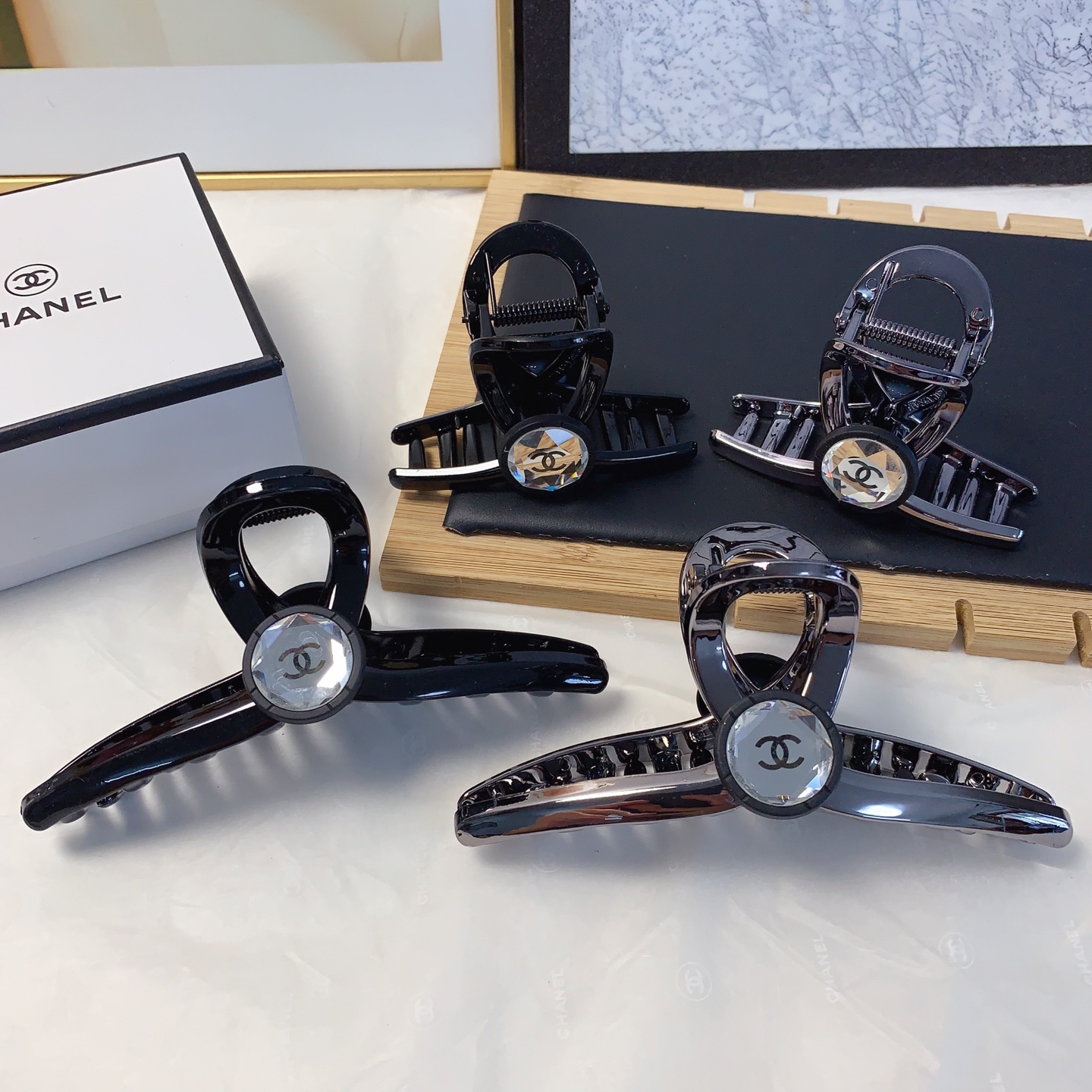  chanel小香
chanel抓夹
八心八箭➹钻抓夹气质百搭日常精致小单品 小仙女必入单品 宝藏款 闭