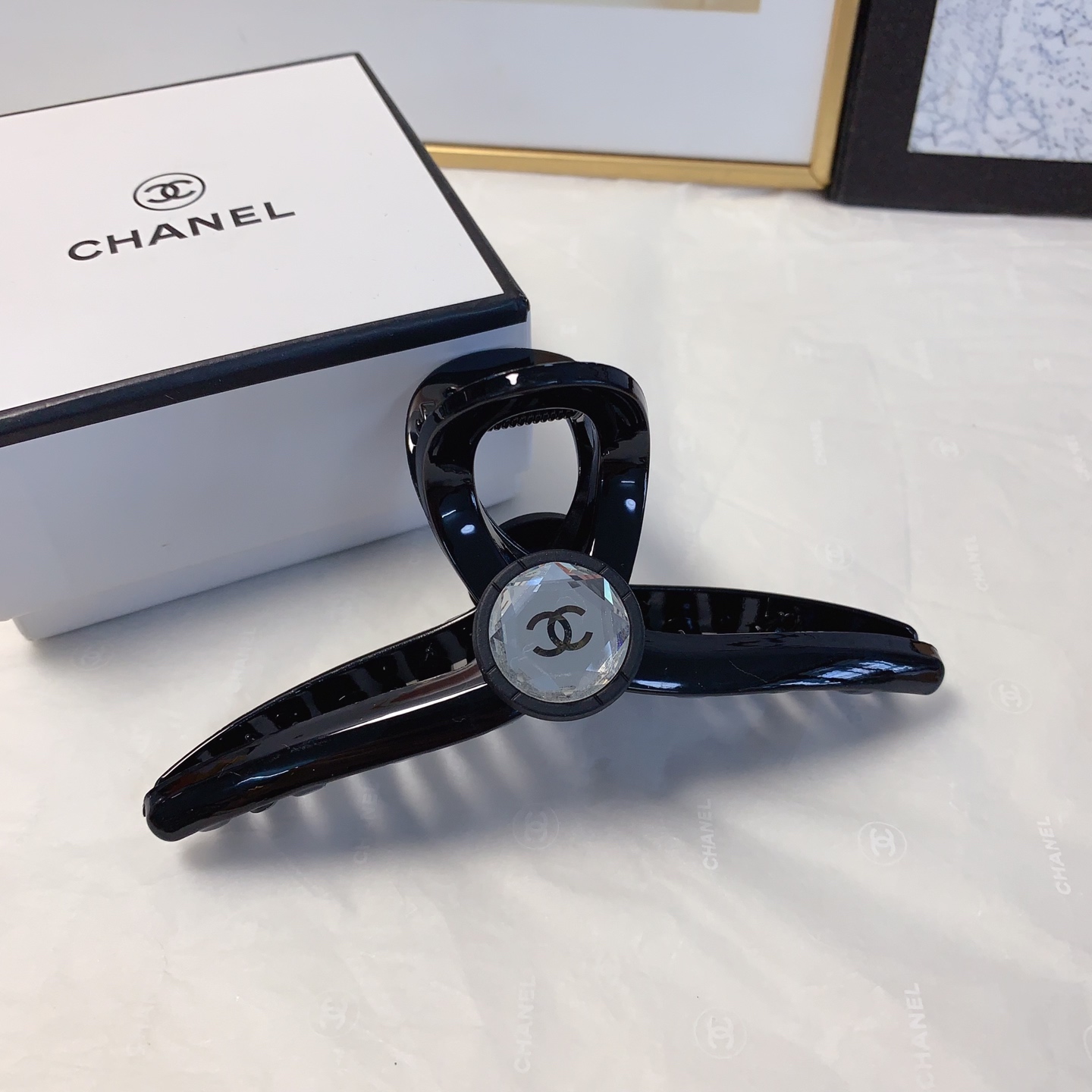  chanel小香
chanel抓夹
八心八箭➹钻抓夹气质百搭日常精致小单品 小仙女必入单品 宝藏款 闭