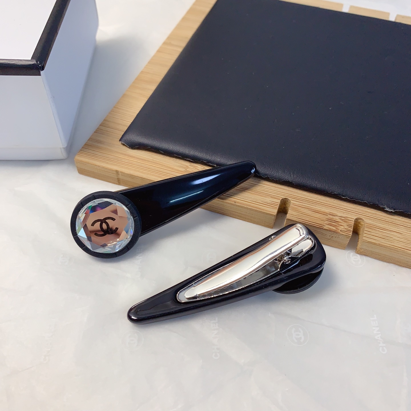  chanel小香
chanel发夹
八心八箭➹➹➹压夹边夹日常精致小单品 气质百搭小仙女必入单品 宝藏