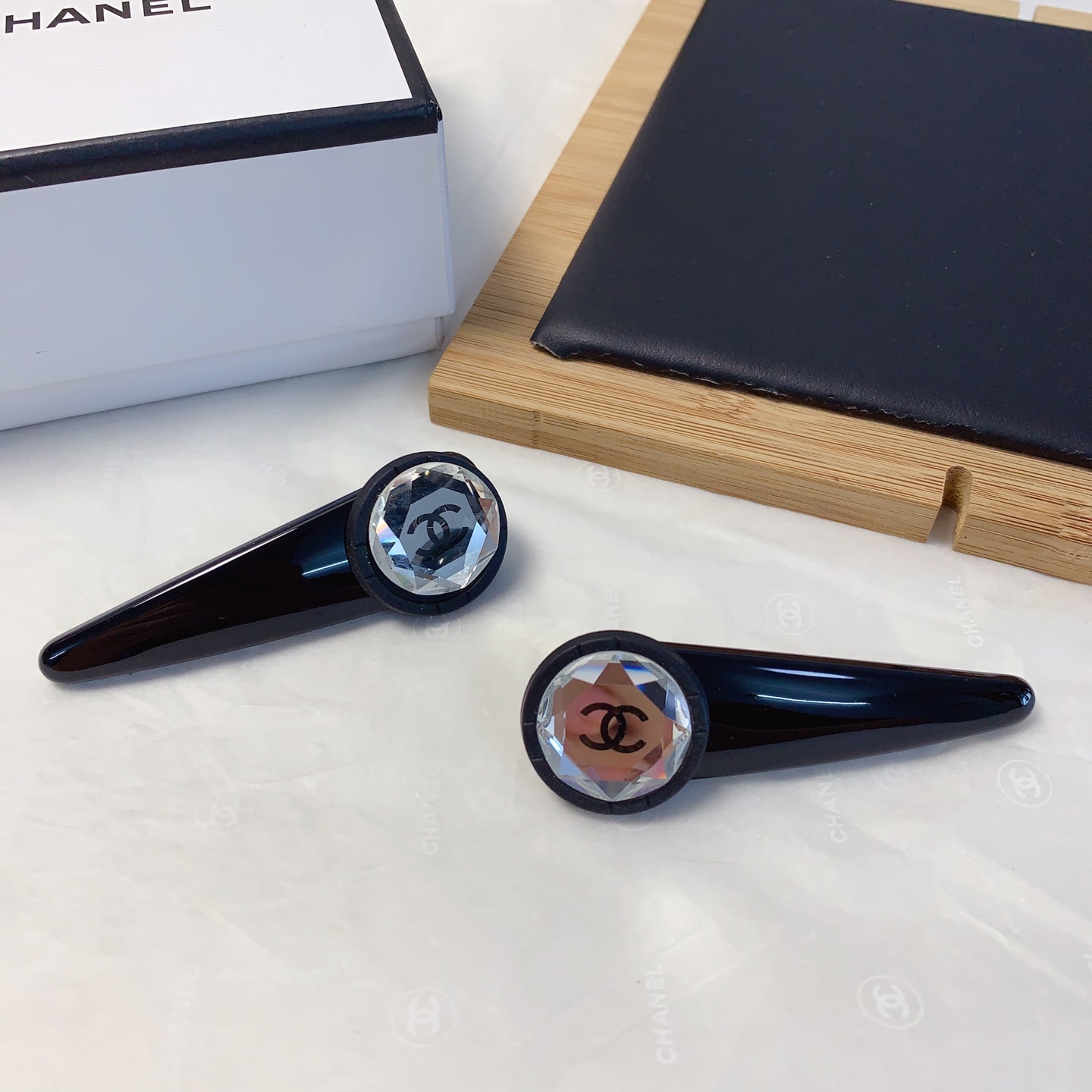  chanel小香
chanel发夹
八心八箭➹➹➹压夹边夹日常精致小单品 气质百搭小仙女必入单品 宝藏