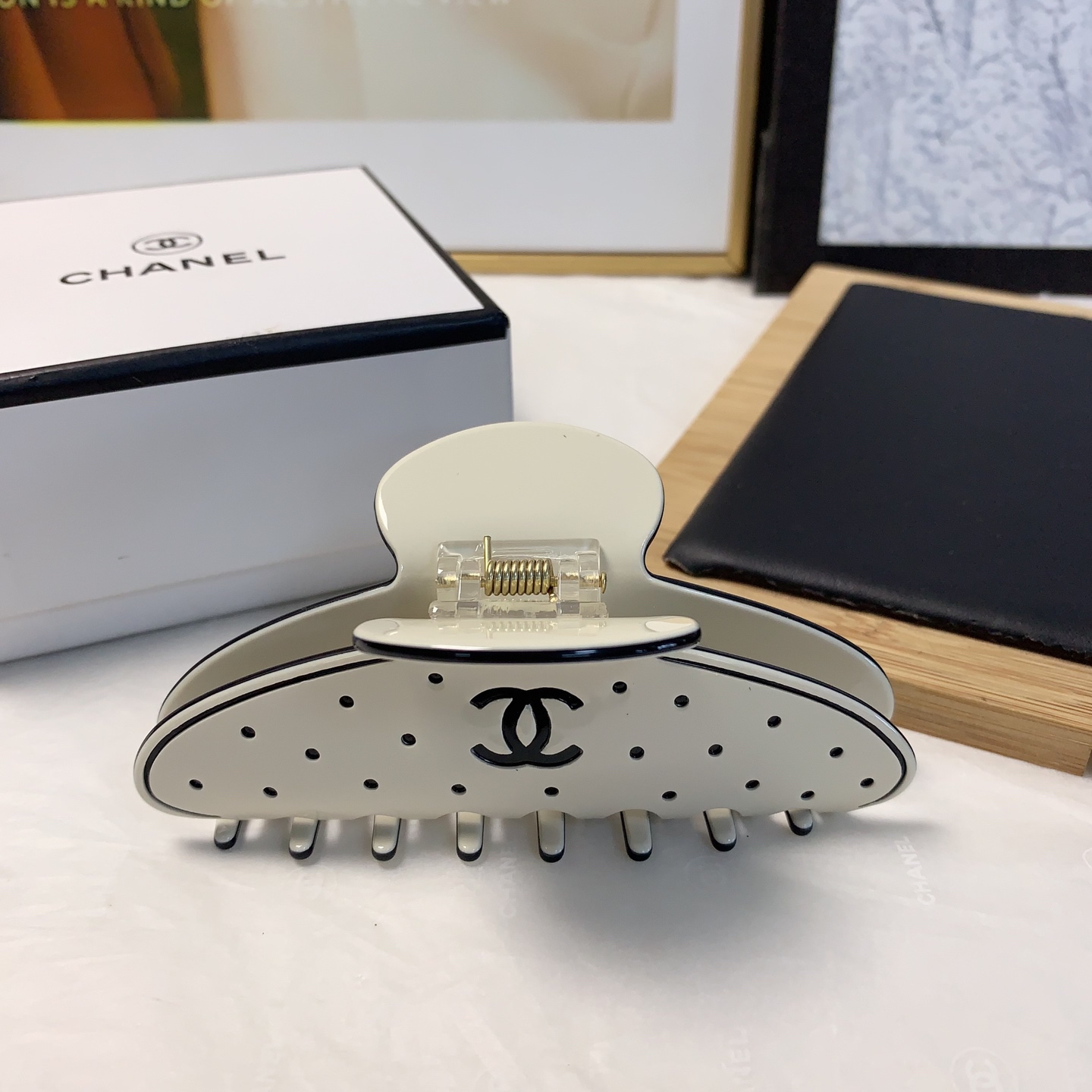 chanel小香
chanel抓夹
醋酸抓夹气质百搭日常精致小单品 小仙女必入单品 宝藏款 闭眼入🥰推荐