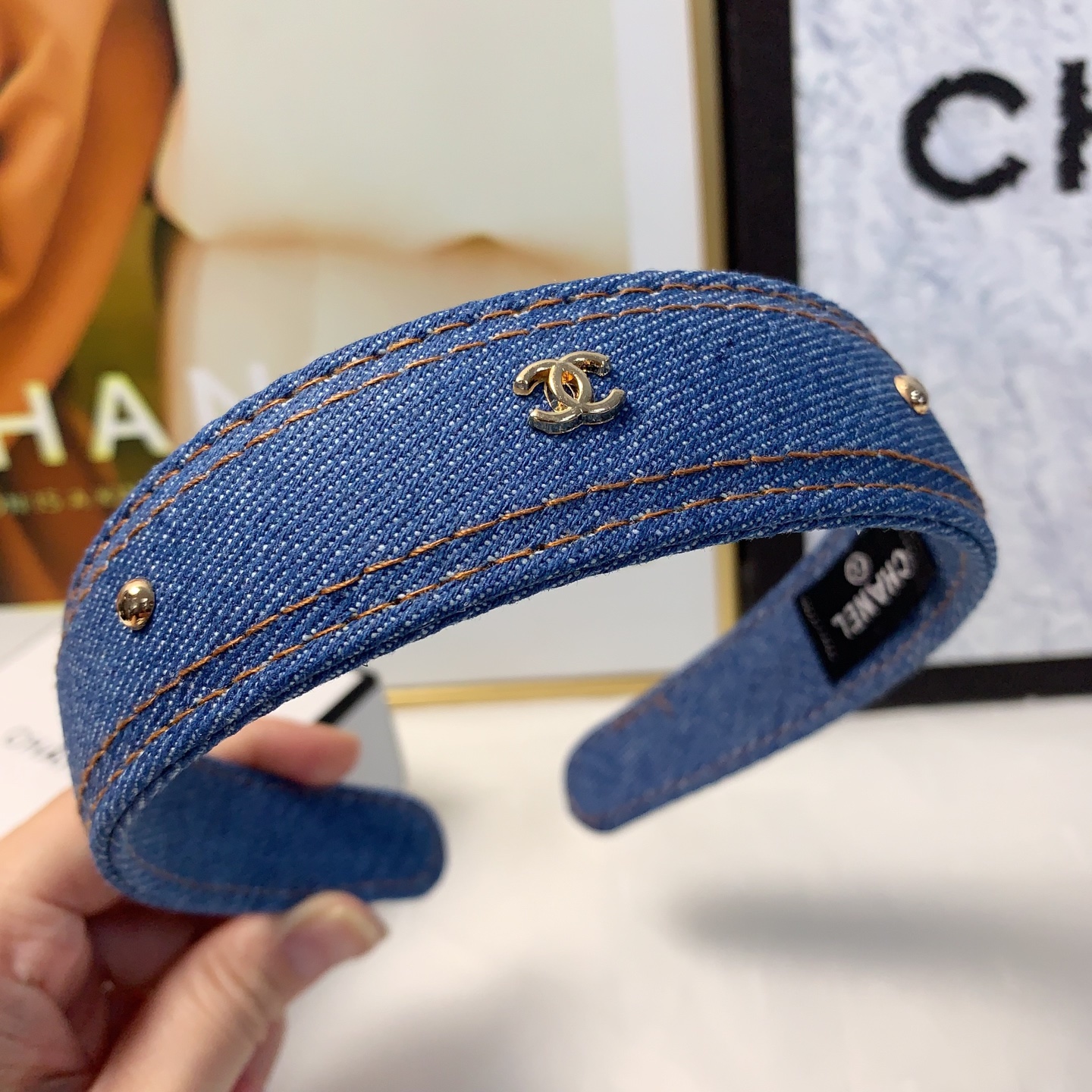  chanel小香
chanel发箍
牛仔🔥轻奢风发箍气质百搭小仙女必入单品名媛风十足～宝藏款 闭眼入🥰