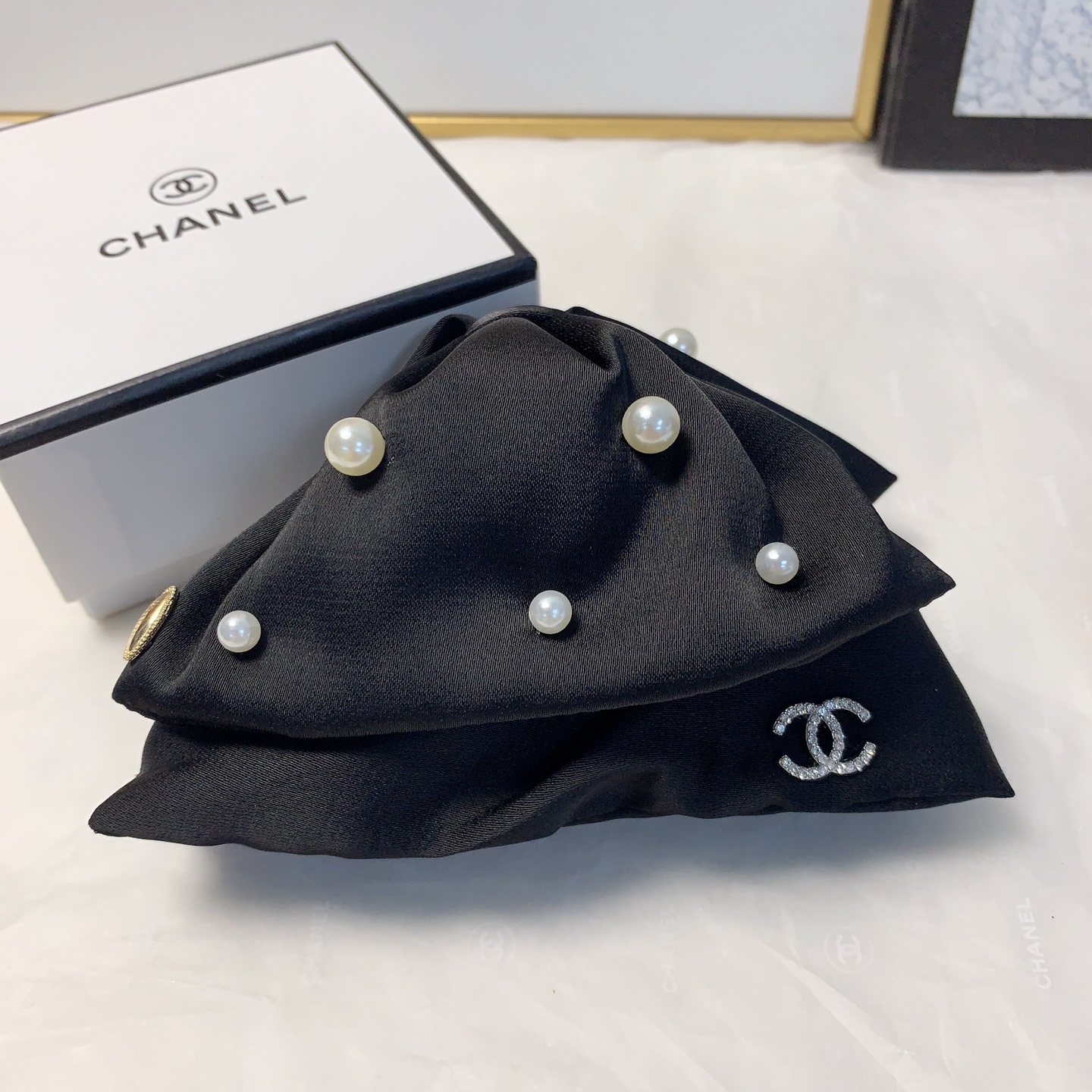  chanel小香
chanel抓夹
三角形蝴蝶结翅膀🪽抓夹气质百搭日常精致小单品 小仙女必入单品 宝藏