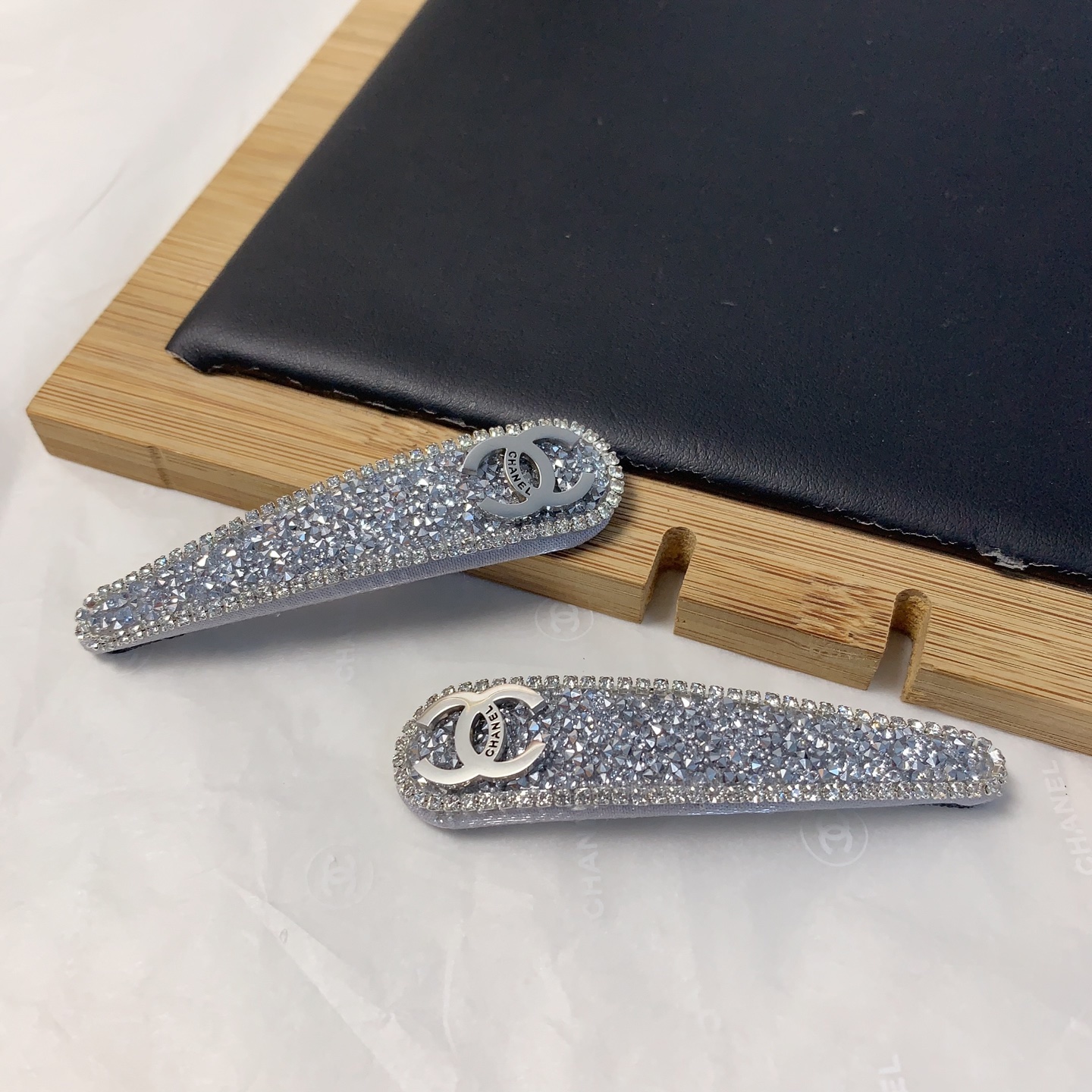  chanel小香
chanel发夹
满钻logo压夹bb夹边夹日常精致小单品 气质百搭小仙女必入单品 