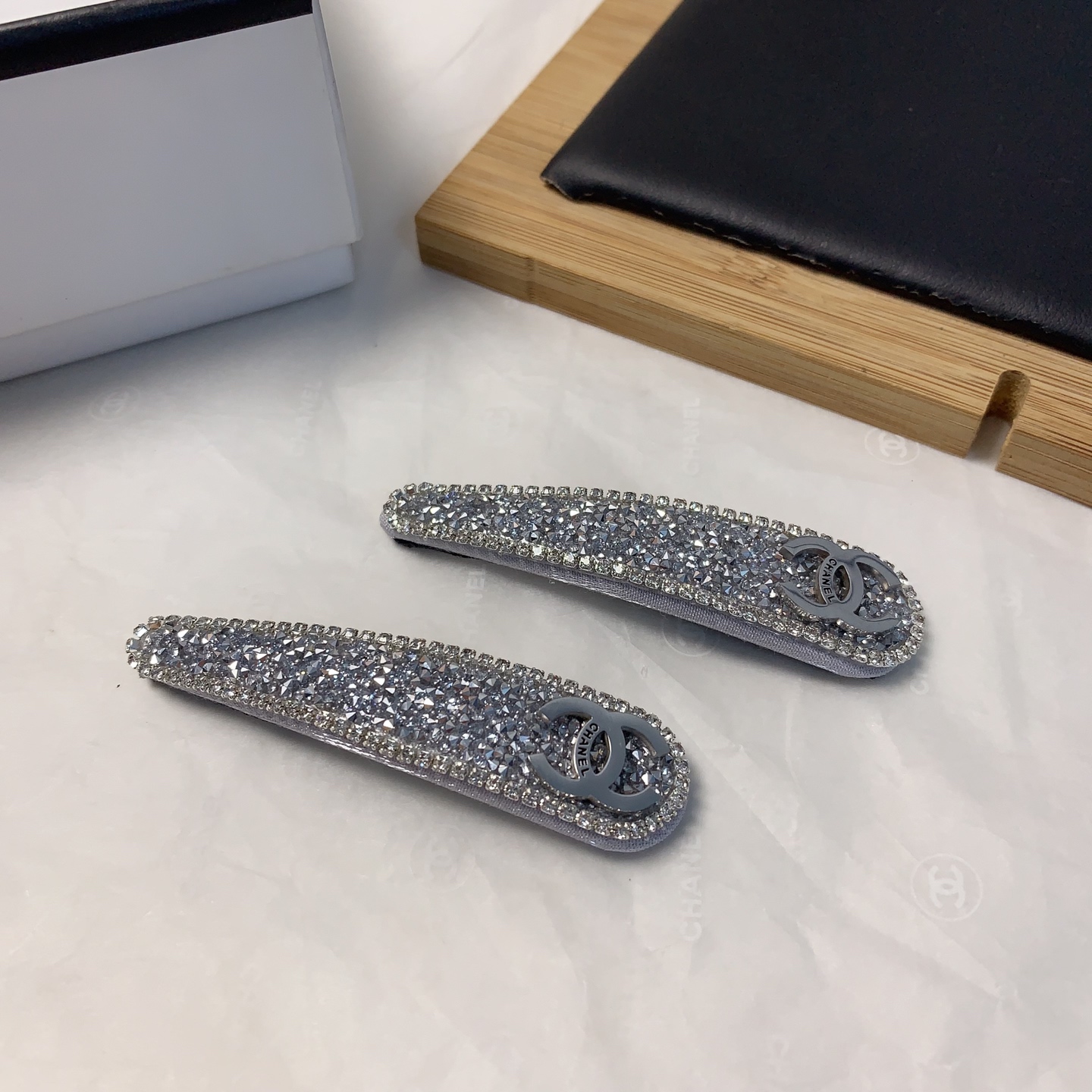  chanel小香
chanel发夹
满钻logo压夹bb夹边夹日常精致小单品 气质百搭小仙女必入单品 