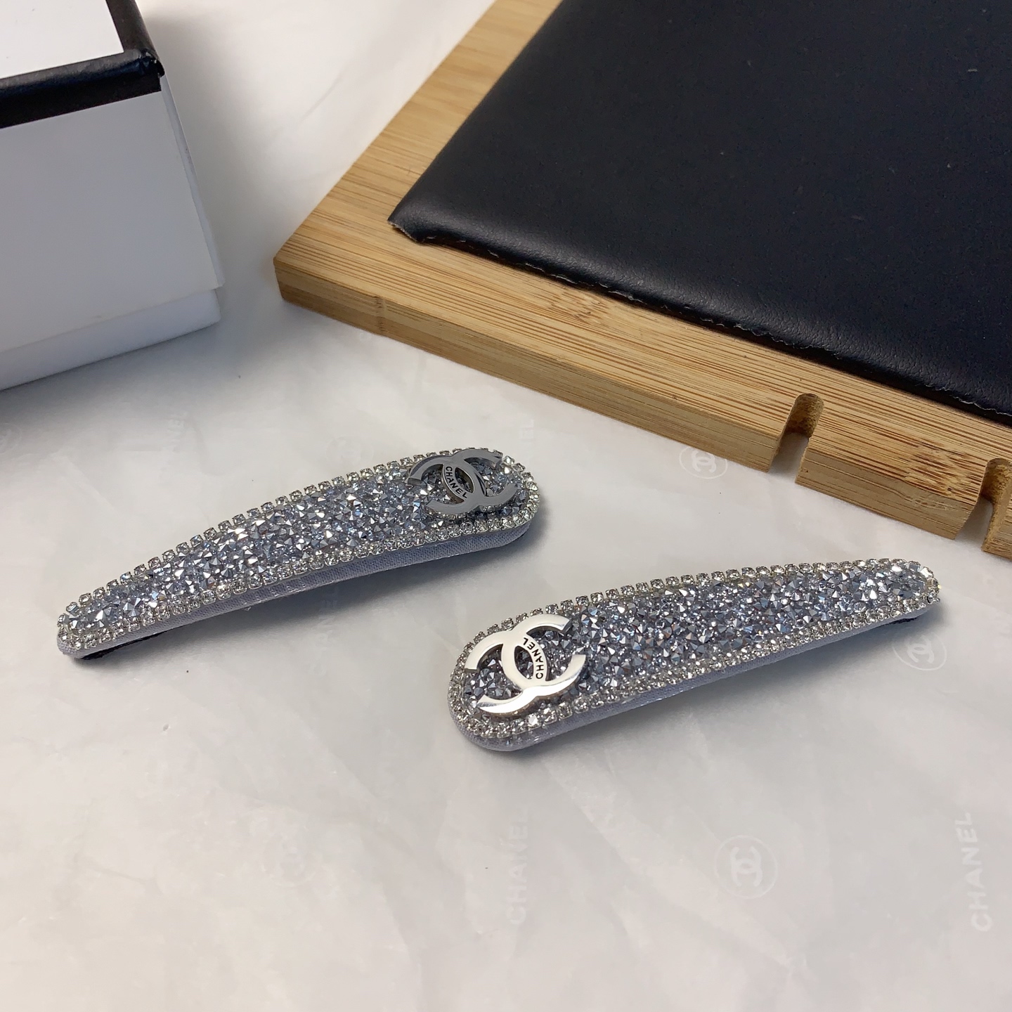  chanel小香
chanel发夹
满钻logo压夹bb夹边夹日常精致小单品 气质百搭小仙女必入单品 