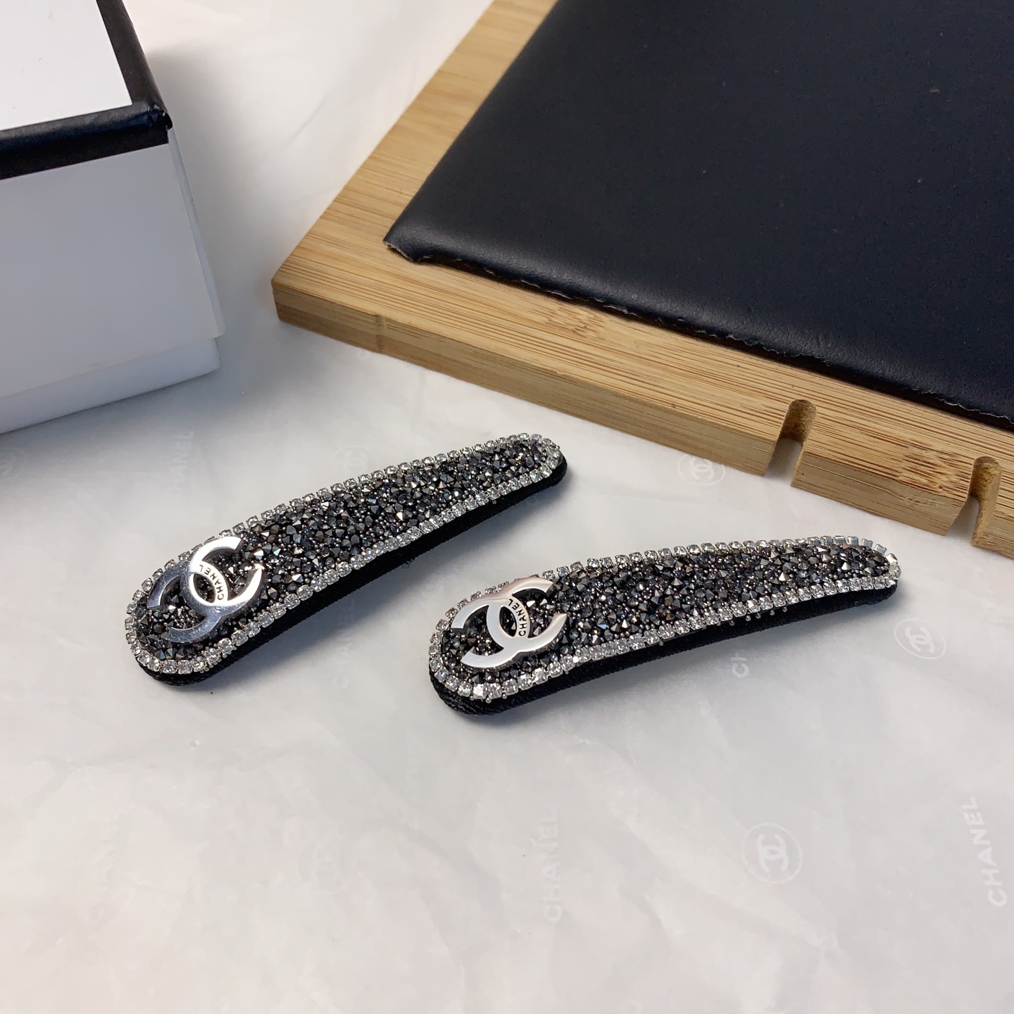  chanel小香
chanel发夹
满钻logo压夹bb夹边夹日常精致小单品 气质百搭小仙女必入单品 