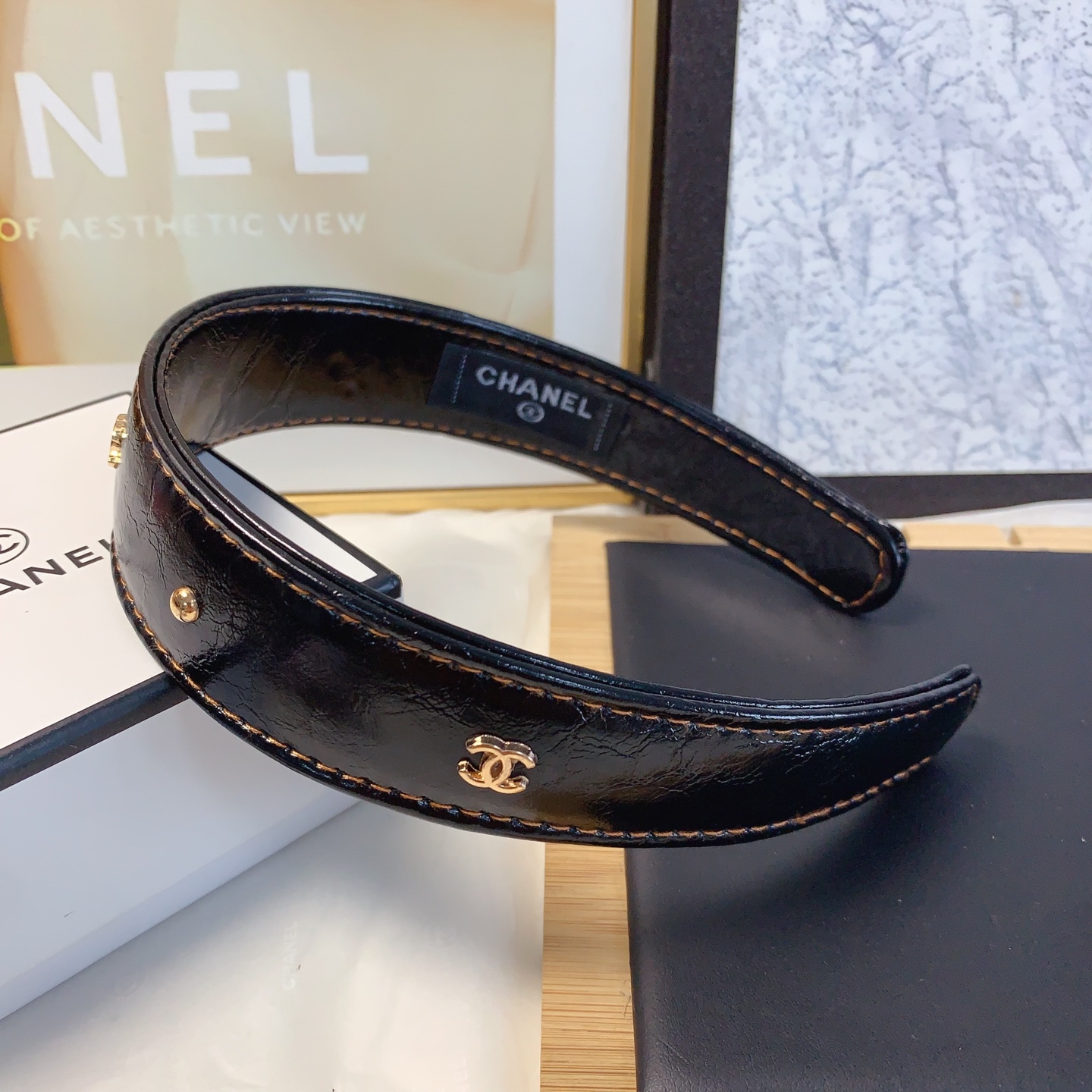  chanel小香
chanel发箍
油蜡皮欧美轻奢风发箍气质百搭小仙女必入单品名媛风十足～宝藏款 闭眼