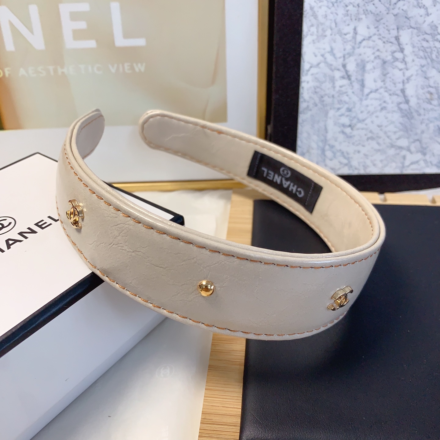  chanel小香
chanel发箍
油蜡皮欧美轻奢风发箍气质百搭小仙女必入单品名媛风十足～宝藏款 闭眼