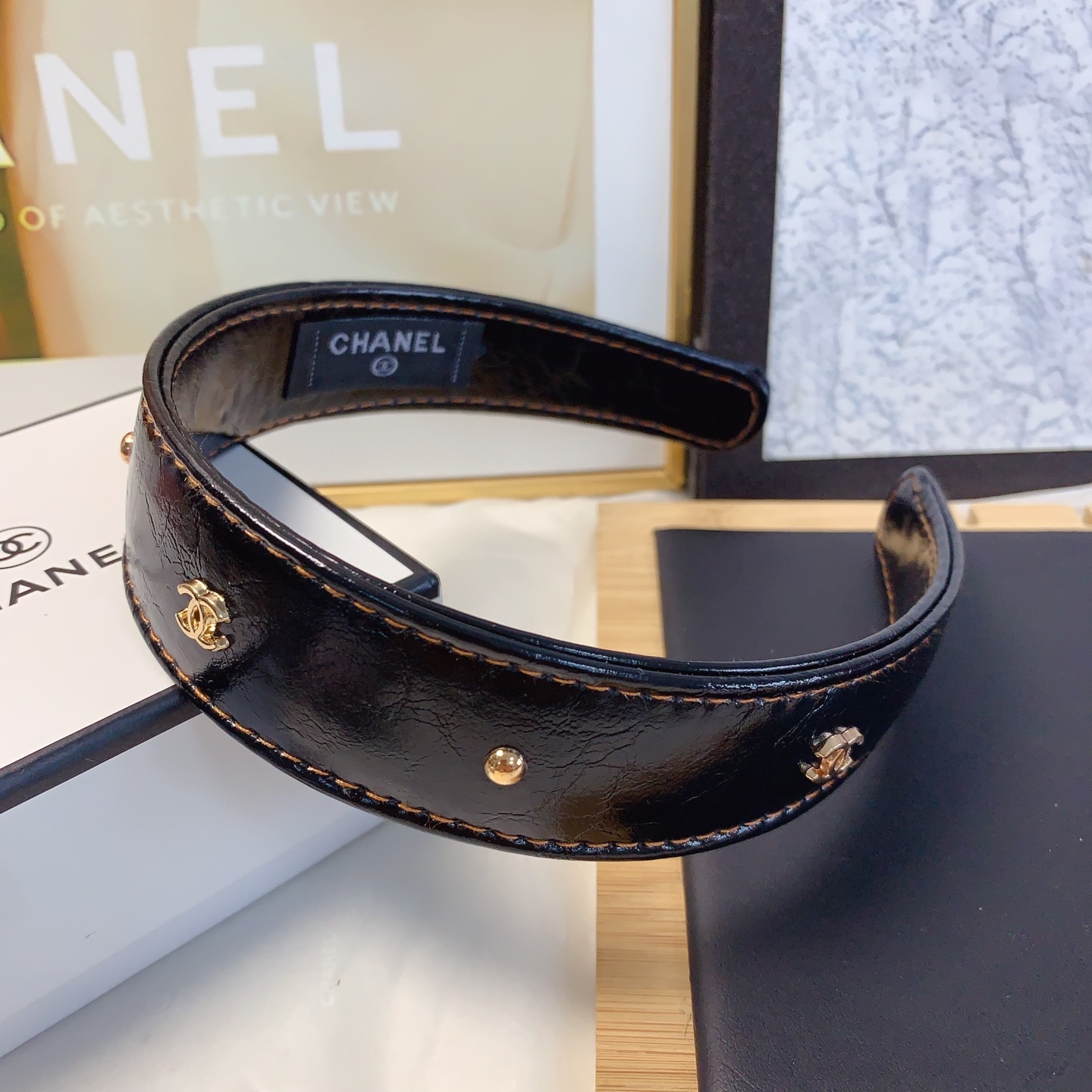  chanel小香
chanel发箍
油蜡皮欧美轻奢风发箍气质百搭小仙女必入单品名媛风十足～宝藏款 闭眼