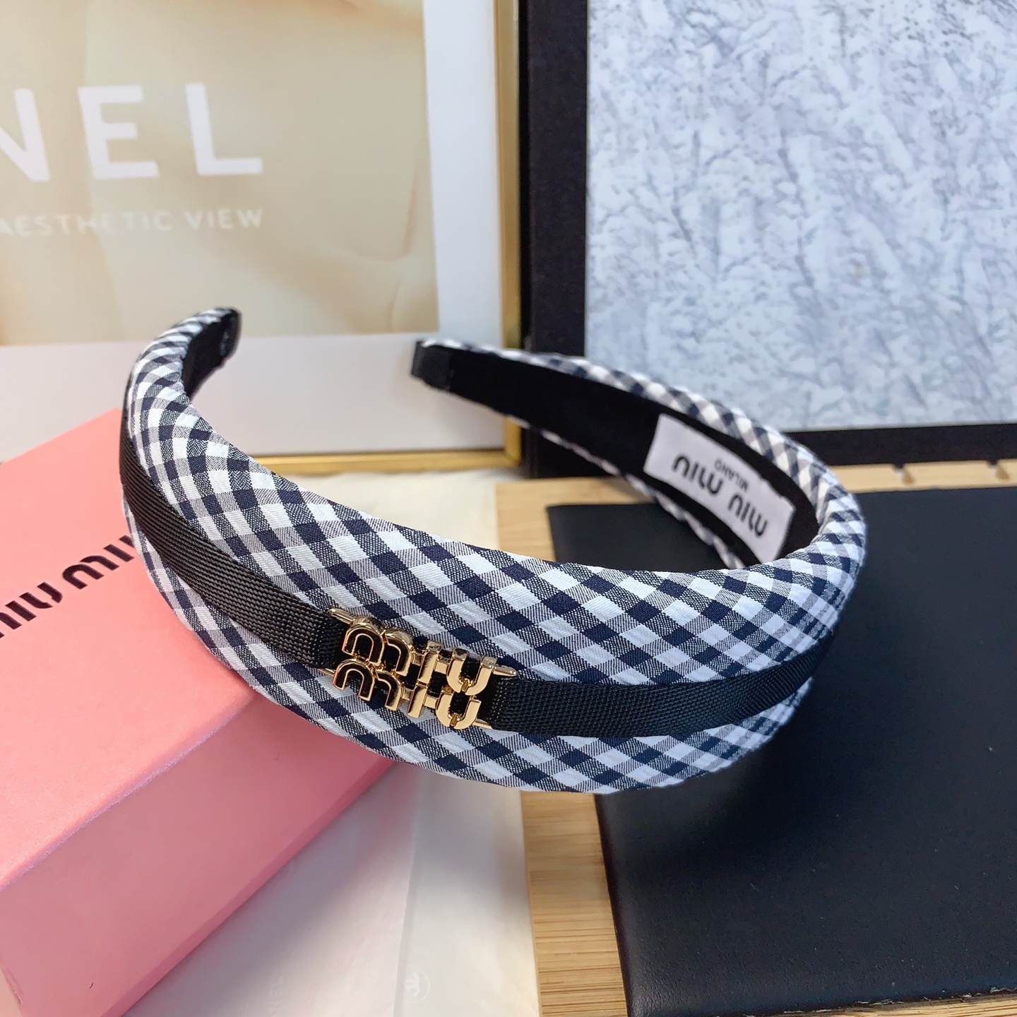  miumiu缪缪
miumiu发箍
织带logo轻奢时尚风发箍气质百搭小仙女必入单品名媛风十足～宝藏款