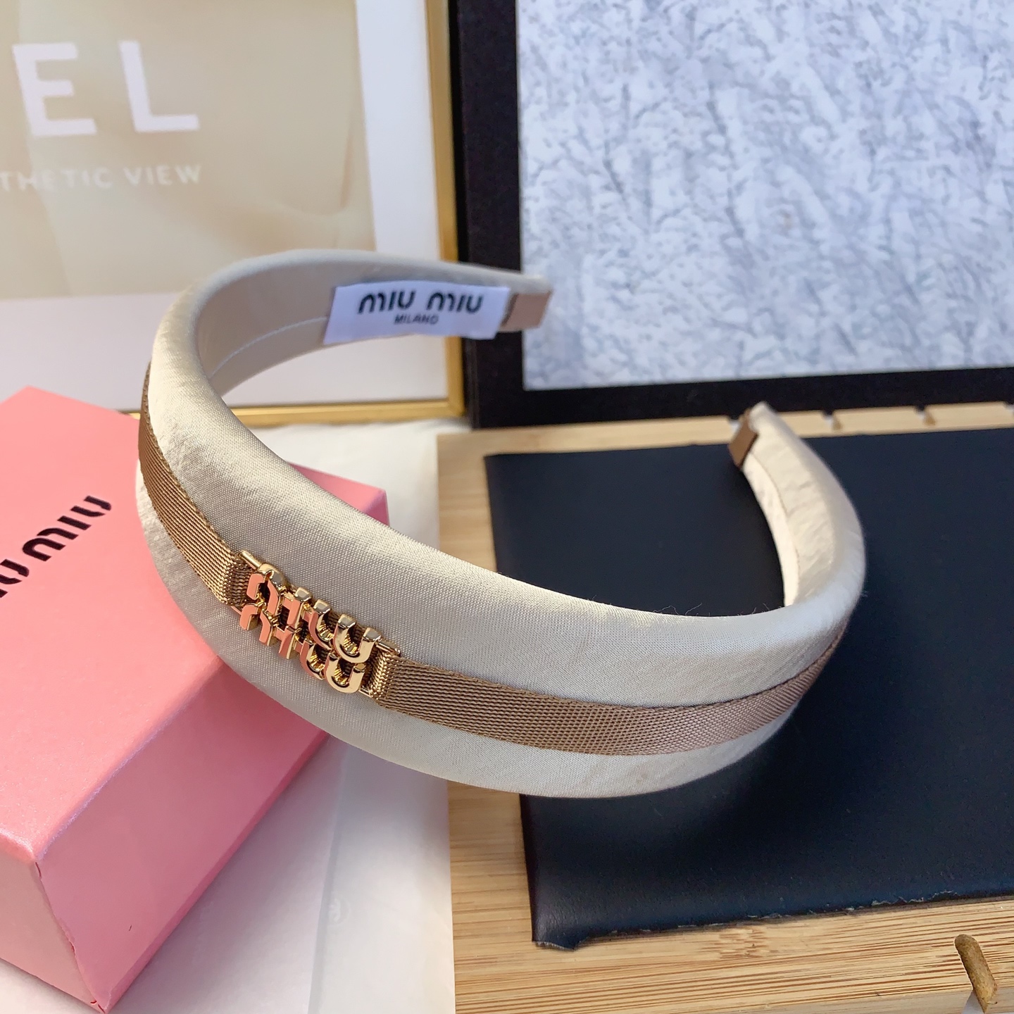  miumiu缪缪
miumiu发箍
织带logo轻奢时尚风发箍气质百搭小仙女必入单品名媛风十足～宝藏款