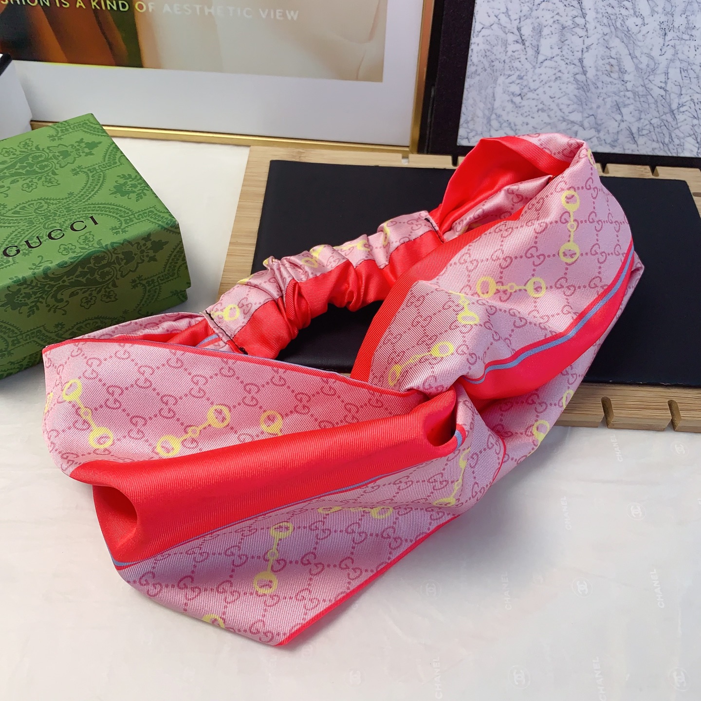  Gucci古驰
Gucci发带
拼色缎面轻奢时尚风发带气质百搭小仙女必入单品名媛风十足～宝藏款 闭眼入