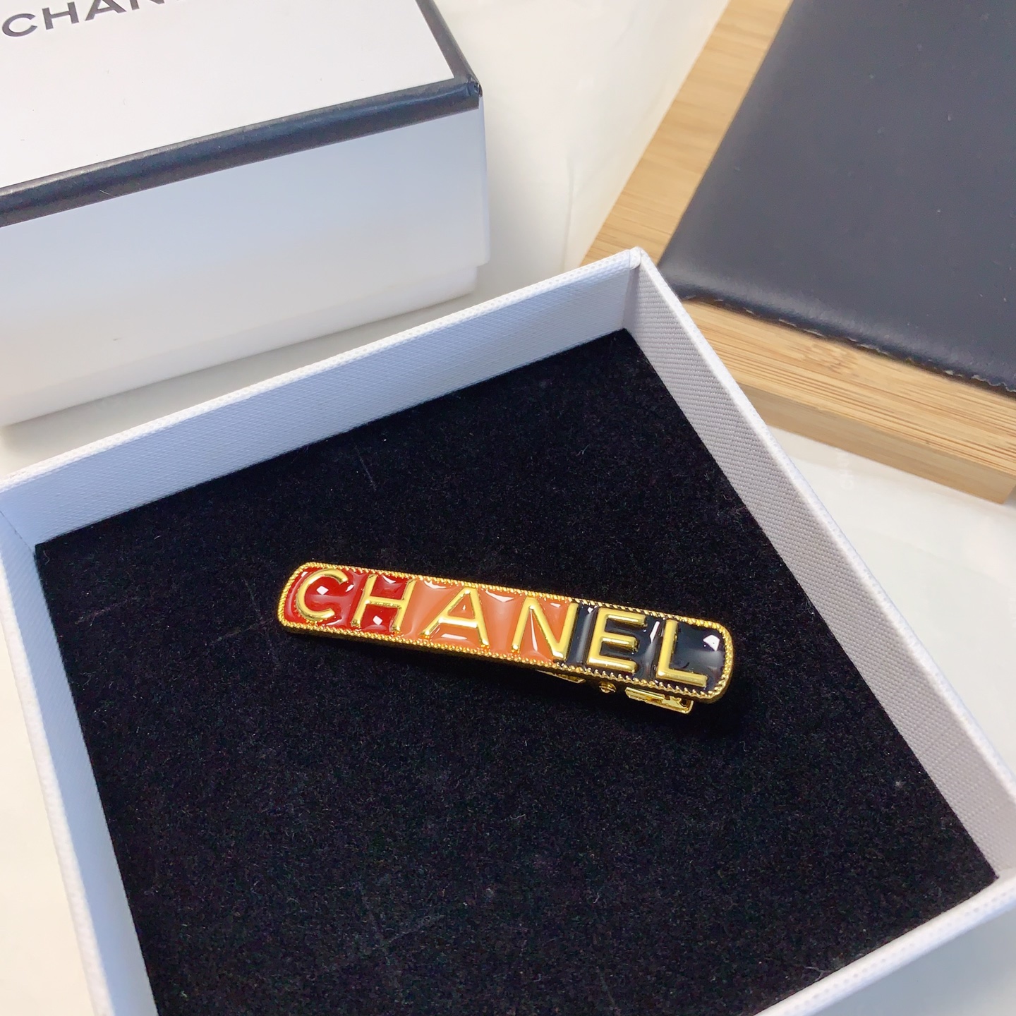  chanel小香
chanel发夹
彩色滴油字母发夹压夹气质百搭小仙女必入单品 宝藏款 闭眼入🥰推荐款