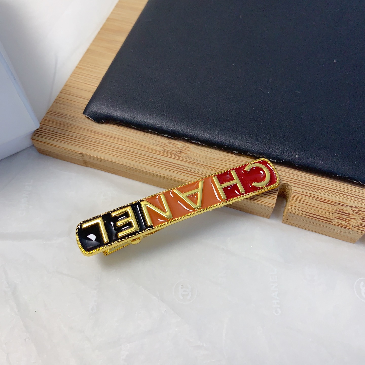  chanel小香
chanel发夹
彩色滴油字母发夹压夹气质百搭小仙女必入单品 宝藏款 闭眼入🥰推荐款