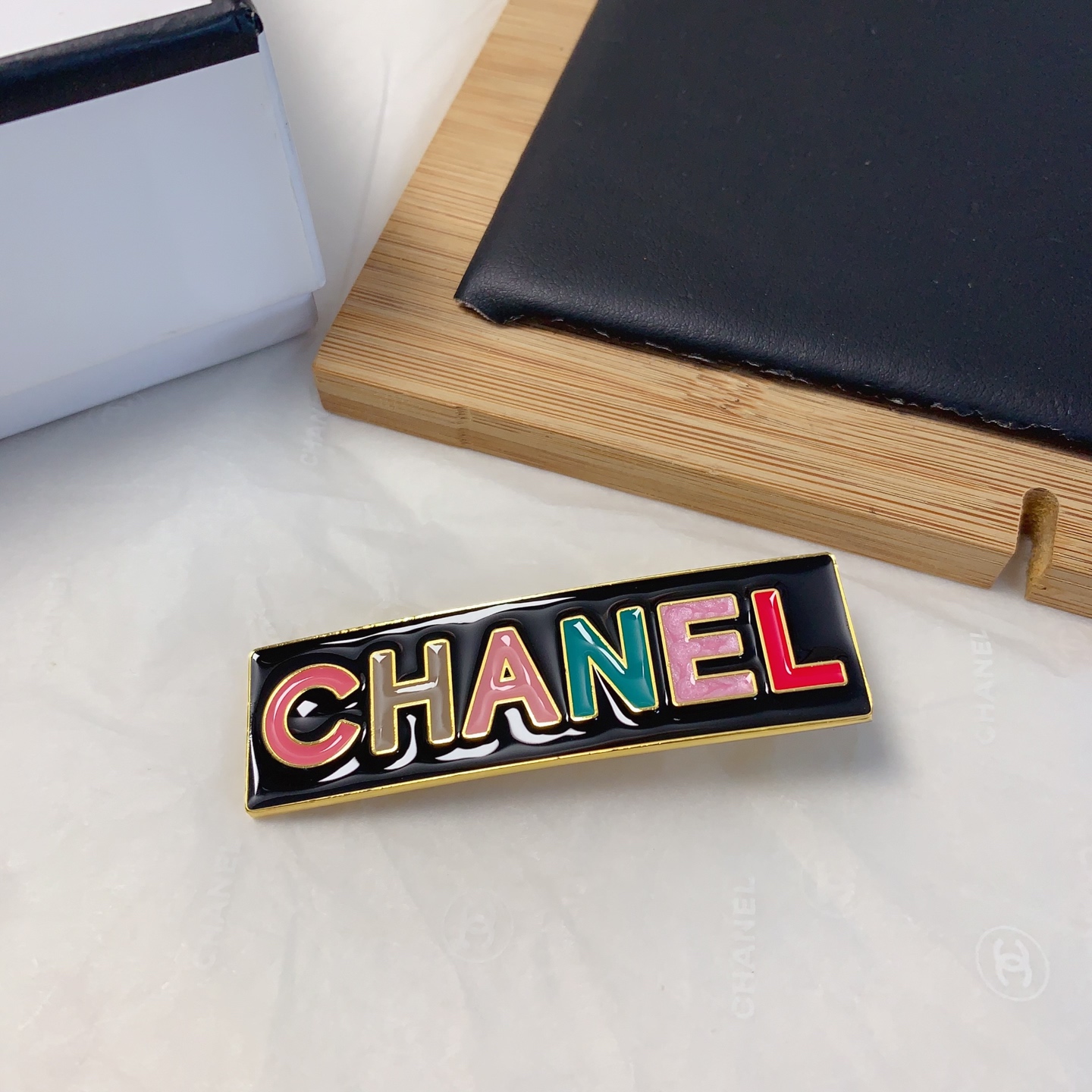  chanel小香
chanel发夹
彩色滴油字母发夹压夹气质百搭小仙女必入单品 宝藏款 闭眼入🥰推荐款