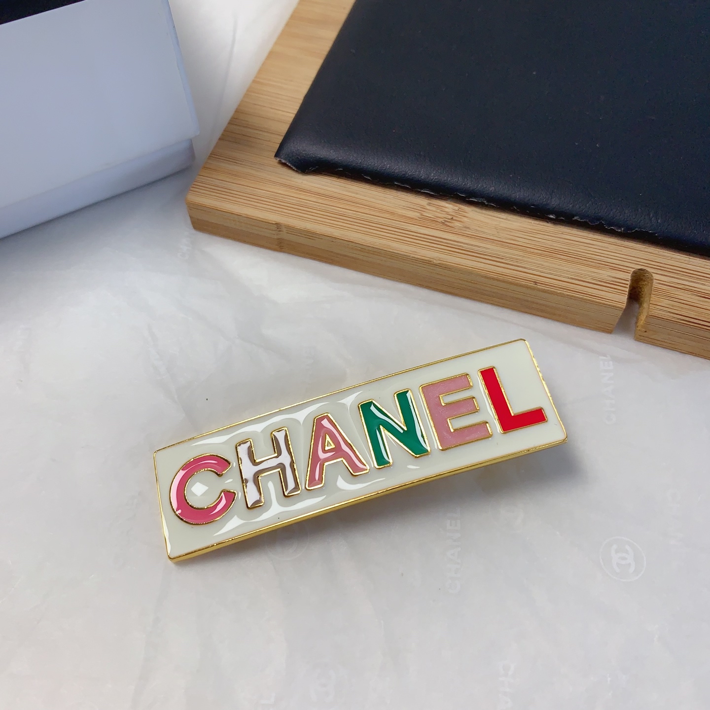  chanel小香
chanel发夹
彩色滴油字母发夹压夹气质百搭小仙女必入单品 宝藏款 闭眼入🥰推荐款