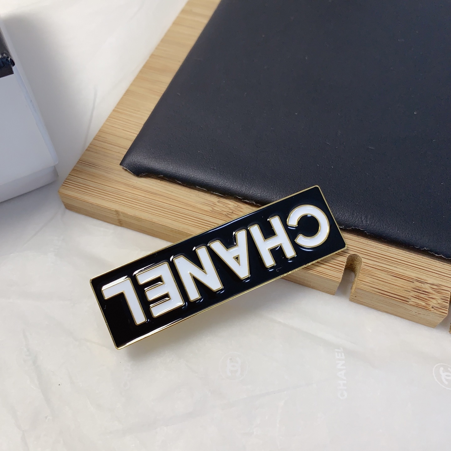  chanel小香
chanel发夹
彩色滴油字母发夹压夹气质百搭小仙女必入单品 宝藏款 闭眼入🥰推荐款