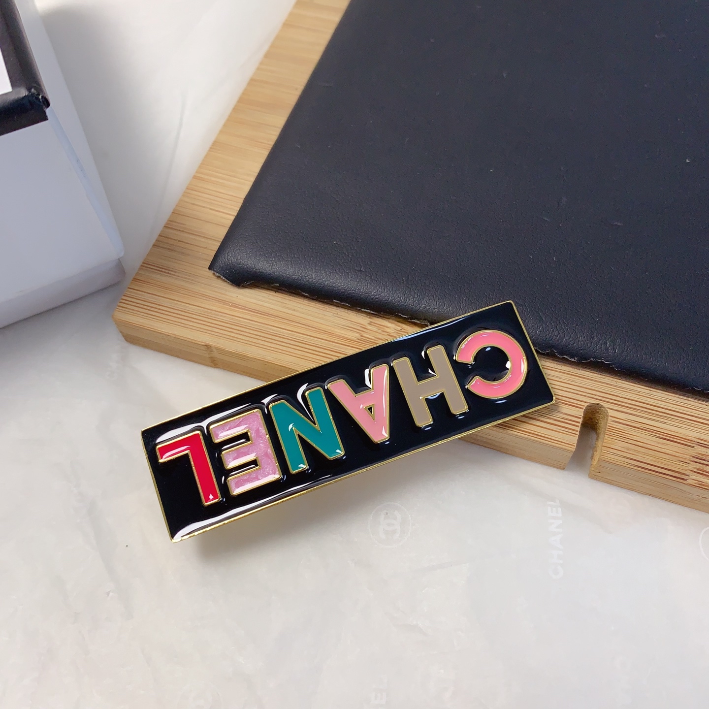  chanel小香
chanel发夹
彩色滴油字母发夹压夹气质百搭小仙女必入单品 宝藏款 闭眼入🥰推荐款