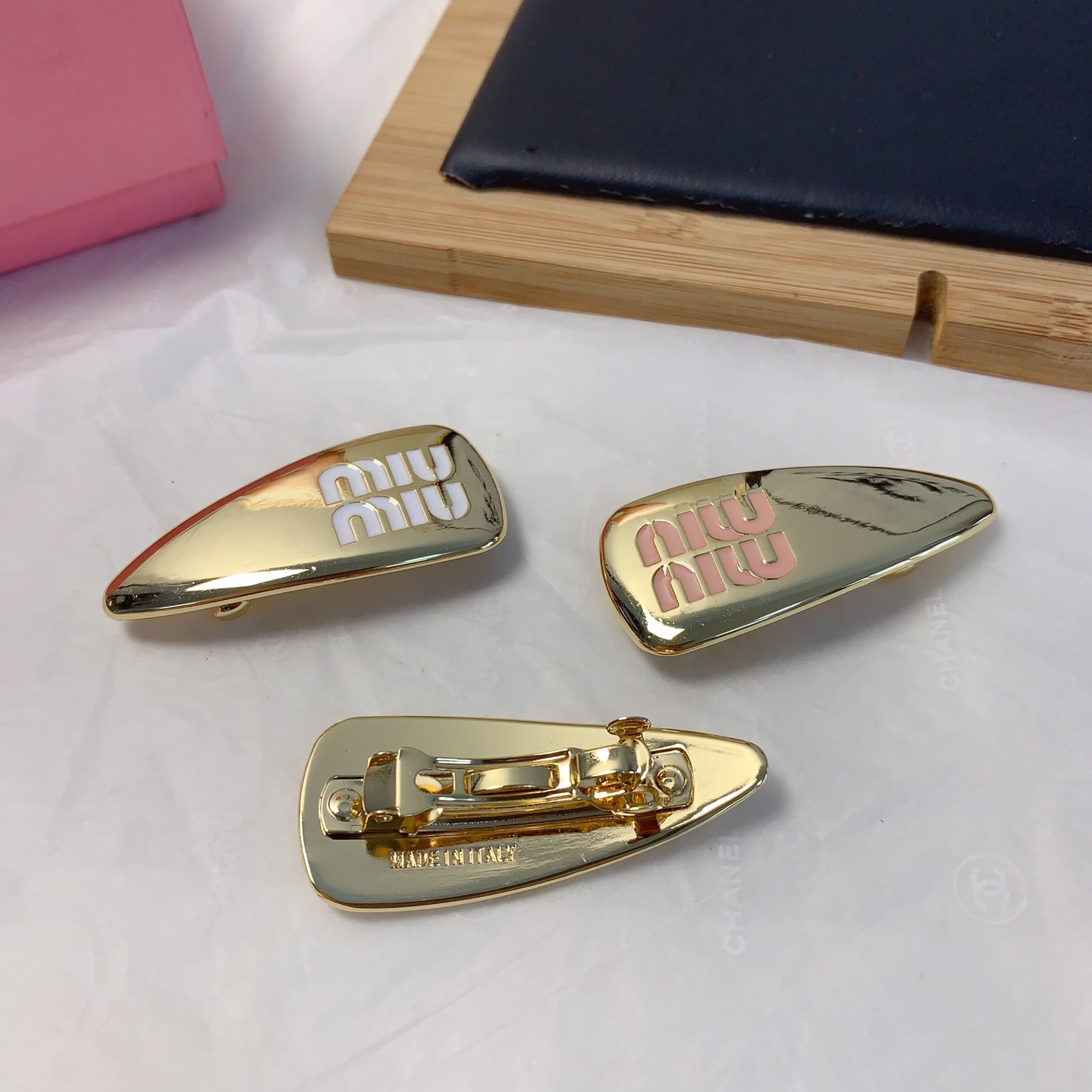  miumiu缪缪
miumiu发夹
光面滴油字母发夹压夹弹簧夹气质百搭小仙女必入单品 宝藏款 闭眼入🥰