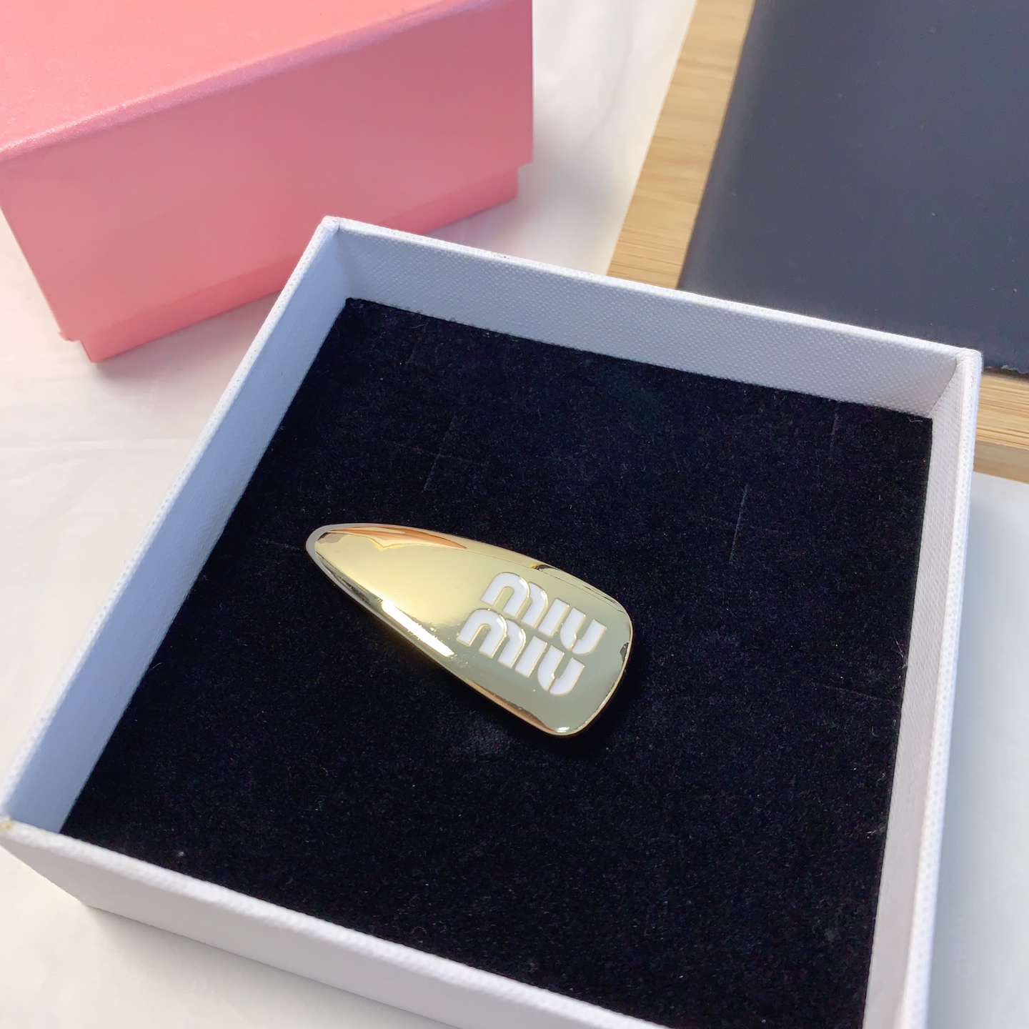  miumiu缪缪
miumiu发夹
光面滴油字母发夹压夹弹簧夹气质百搭小仙女必入单品 宝藏款 闭眼入🥰