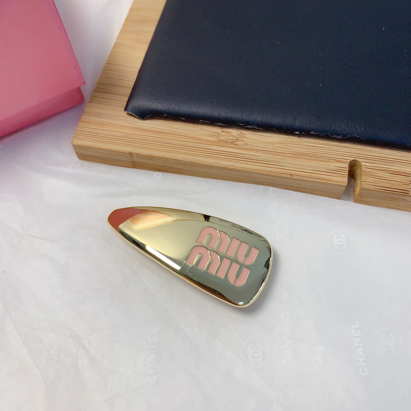  miumiu缪缪
miumiu发夹
光面滴油字母发夹压夹弹簧夹气质百搭小仙女必入单品 宝藏款 闭眼入🥰