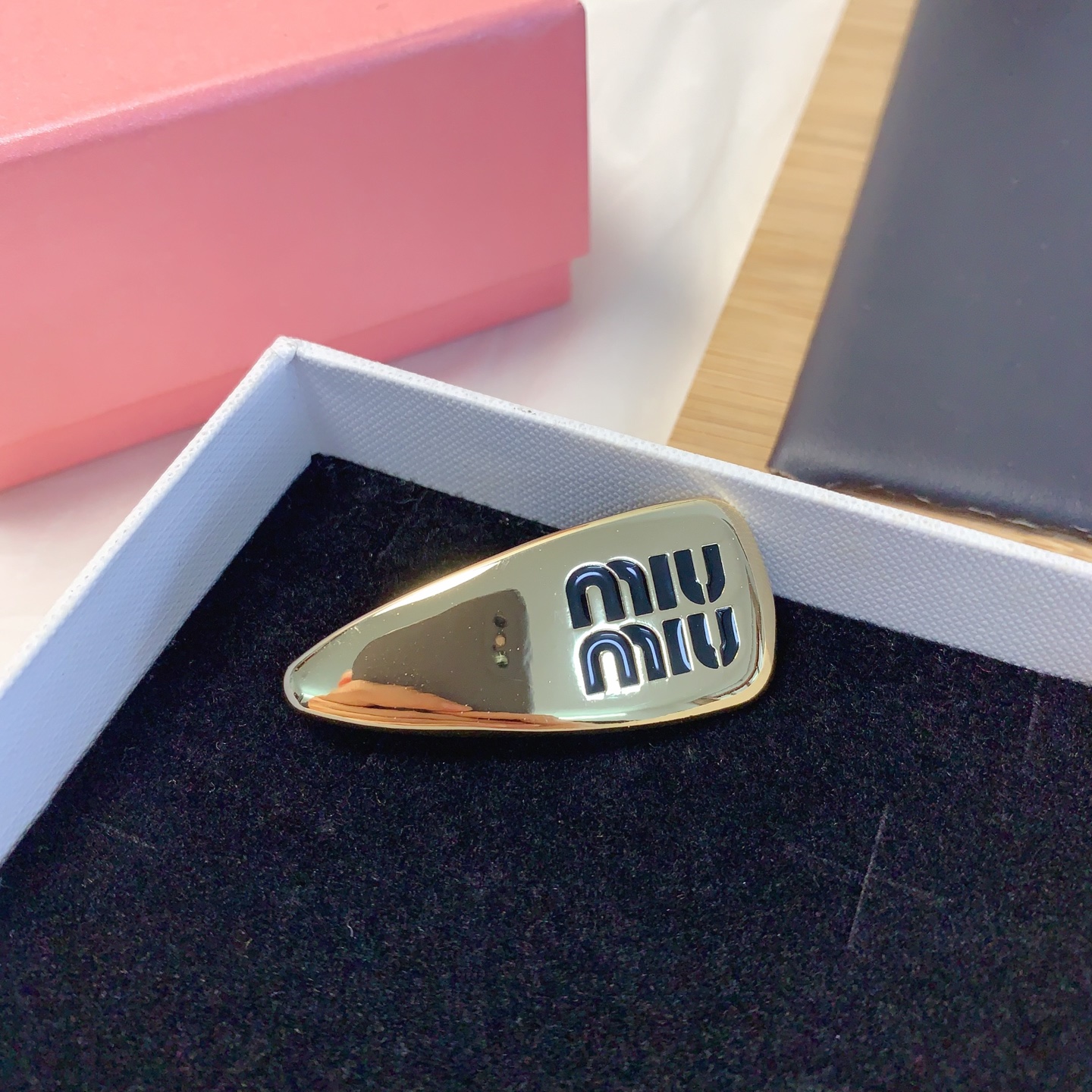  miumiu缪缪
miumiu发夹
光面滴油字母发夹压夹弹簧夹气质百搭小仙女必入单品 宝藏款 闭眼入🥰