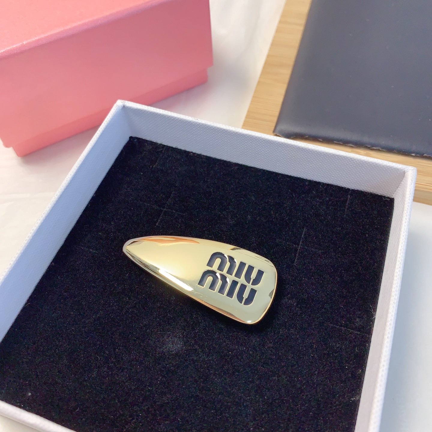  miumiu缪缪
miumiu发夹
光面滴油字母发夹压夹弹簧夹气质百搭小仙女必入单品 宝藏款 闭眼入🥰