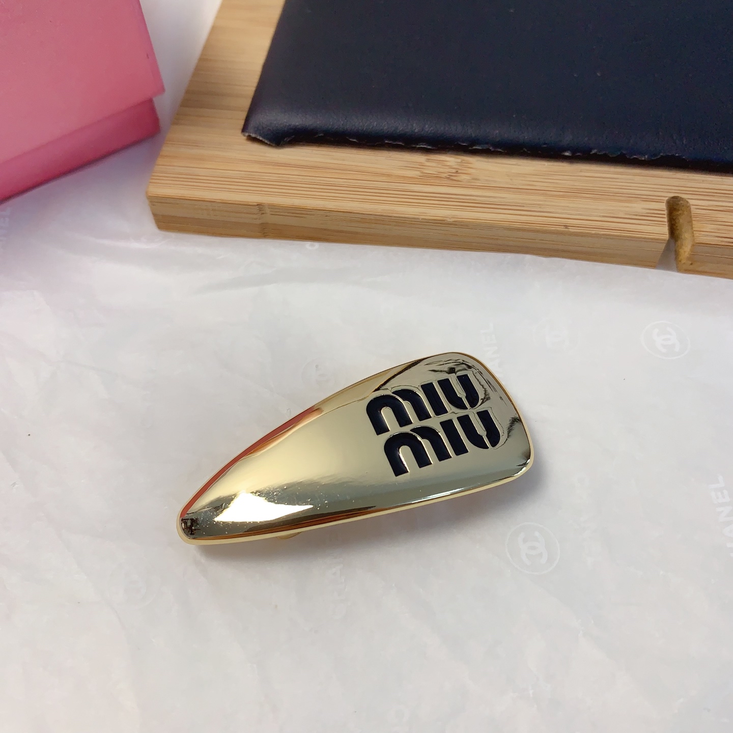  miumiu缪缪
miumiu发夹
光面滴油字母发夹压夹弹簧夹气质百搭小仙女必入单品 宝藏款 闭眼入🥰