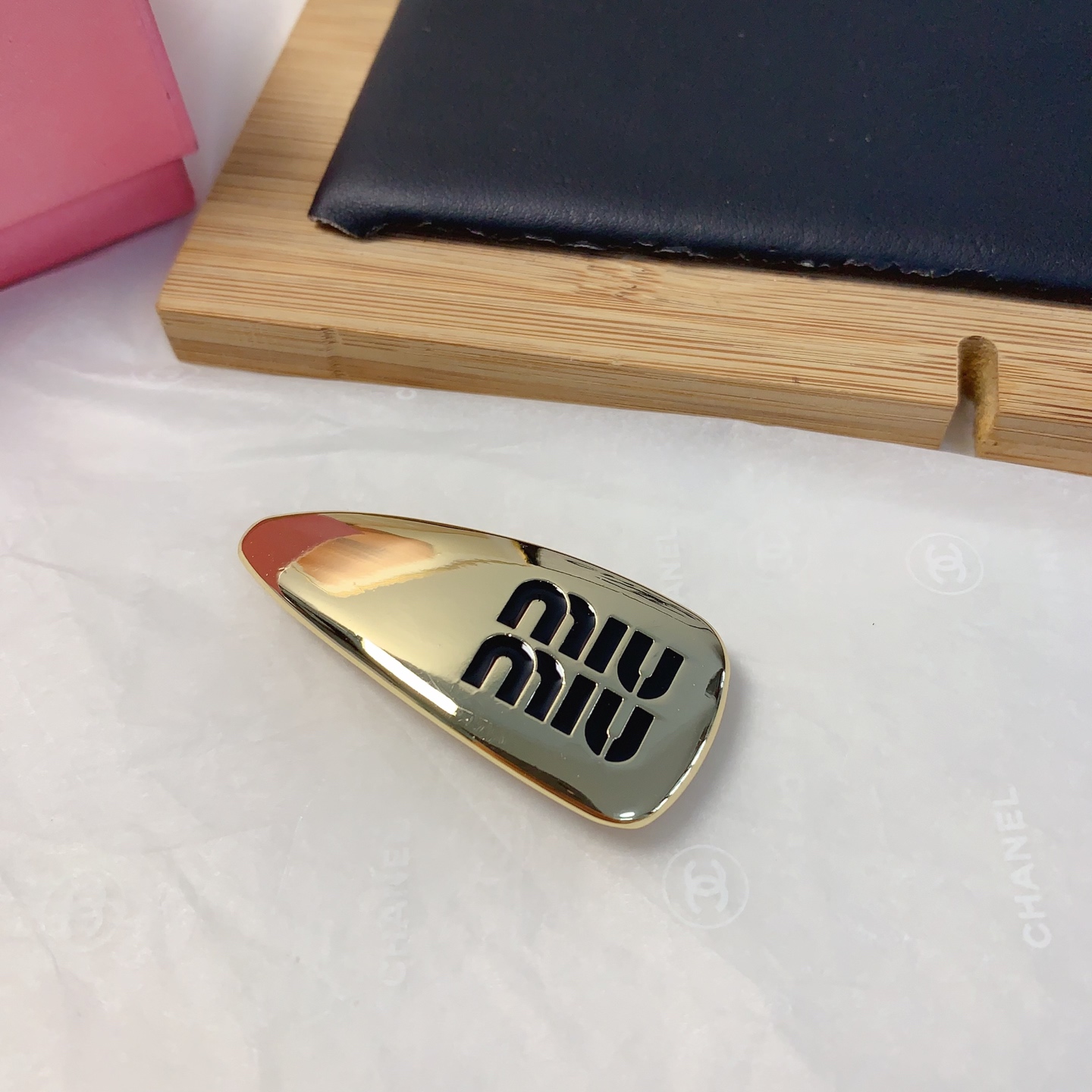  miumiu缪缪
miumiu发夹
光面滴油字母发夹压夹弹簧夹气质百搭小仙女必入单品 宝藏款 闭眼入🥰